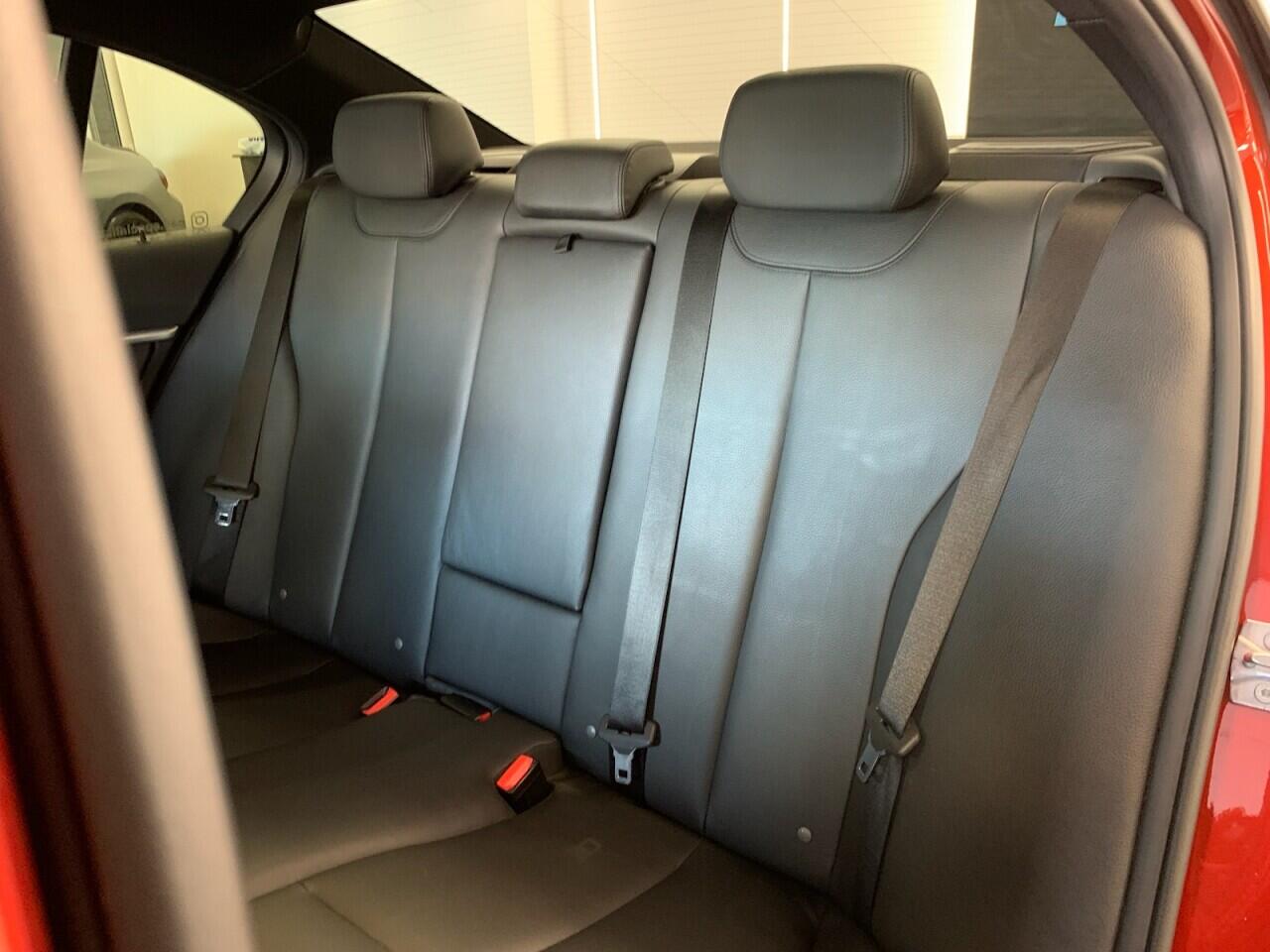 BMW 3 Series view 29