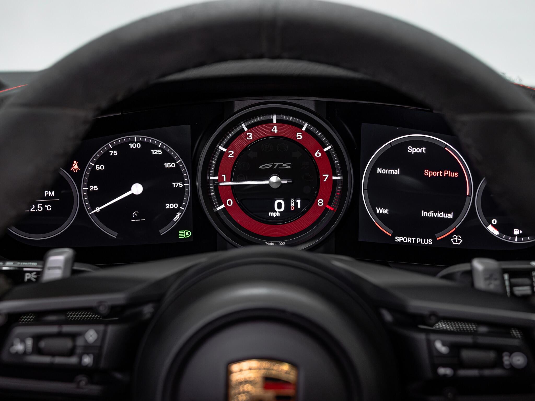 Porsche 911 view 16