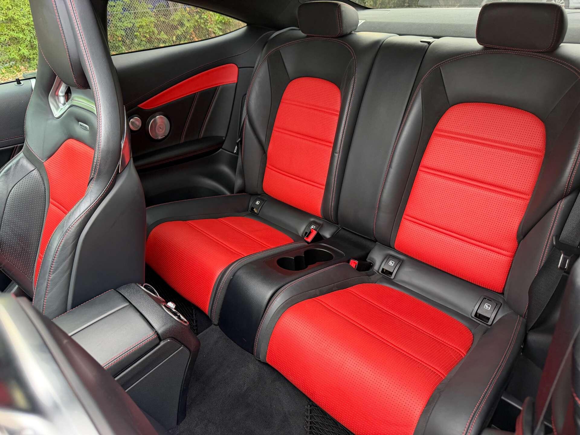 Mercedes-Benz C-Class view 32