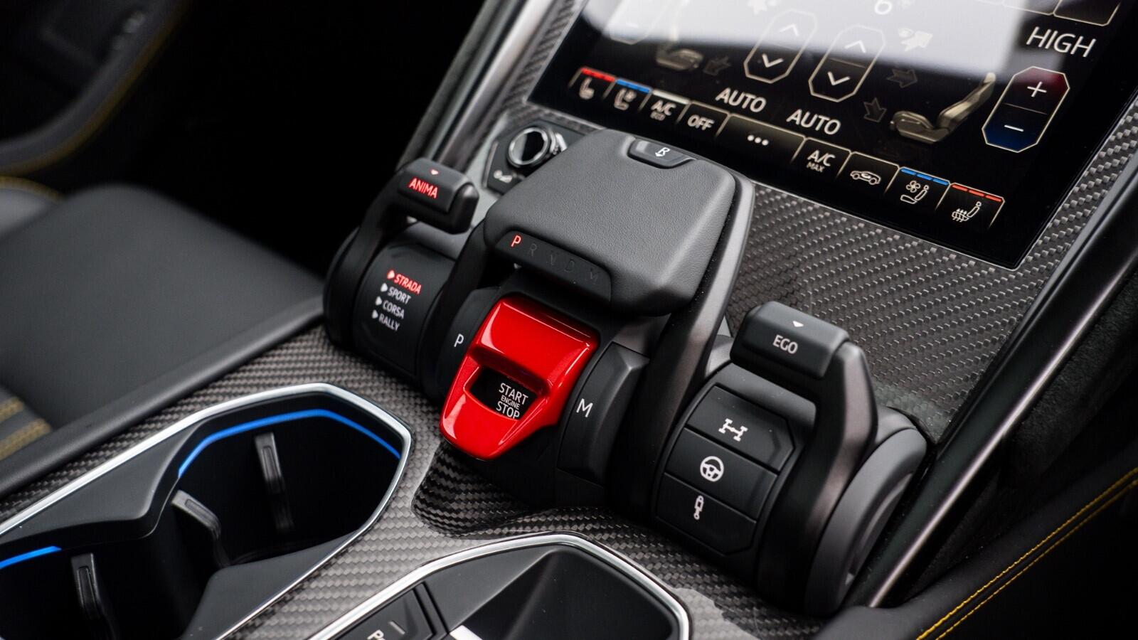 Lamborghini Urus view 33