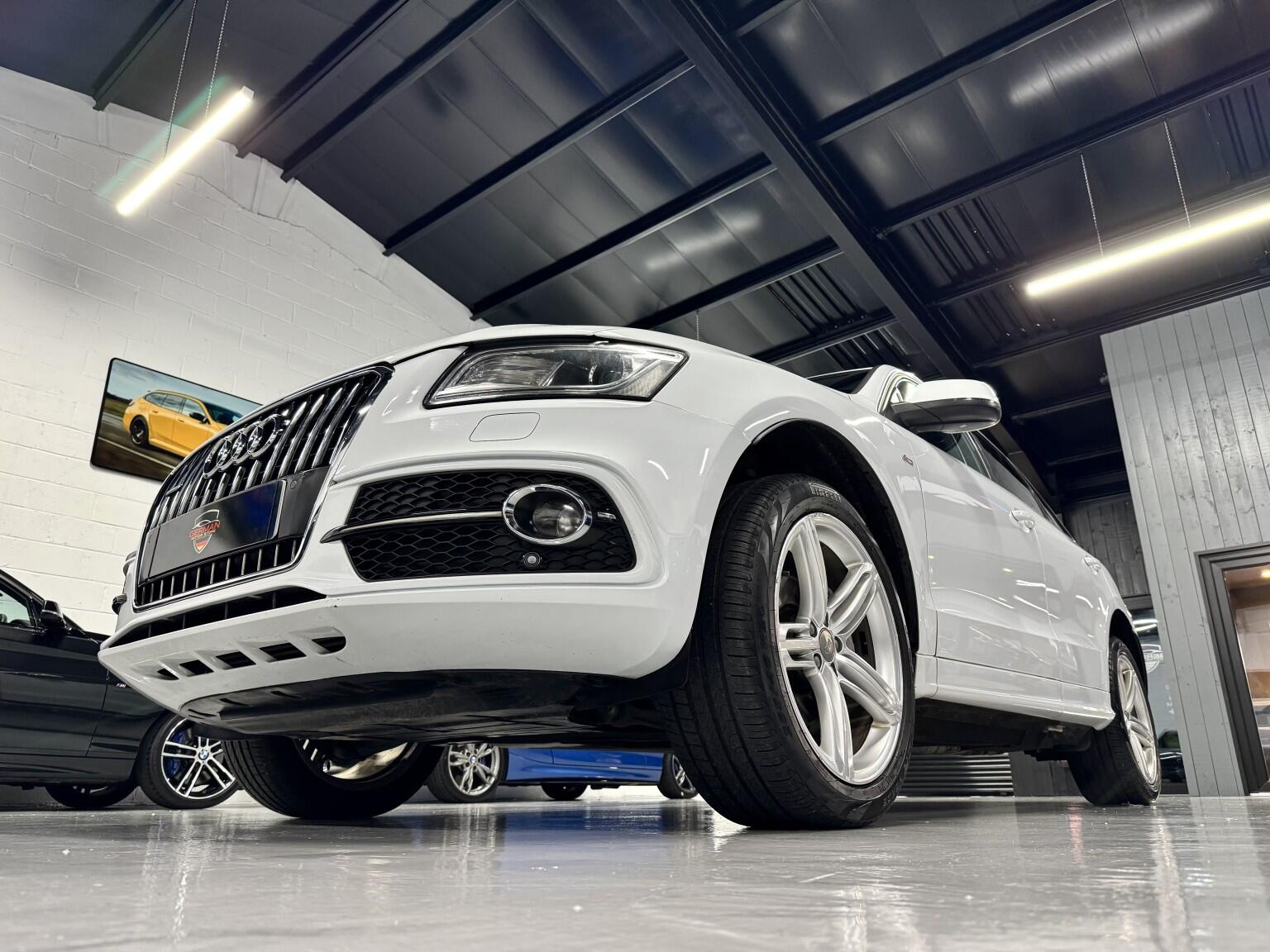 Audi Q5 view 9