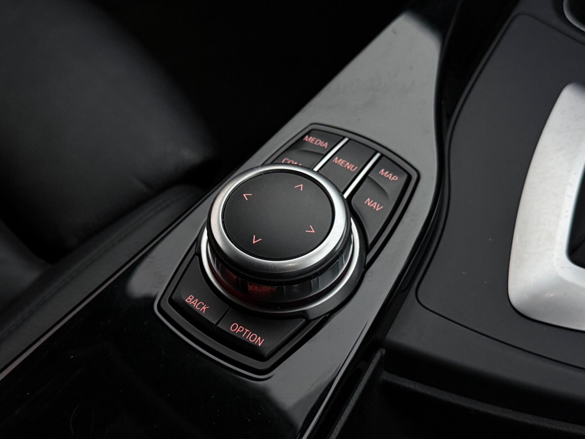 BMW 3 Series view 24
