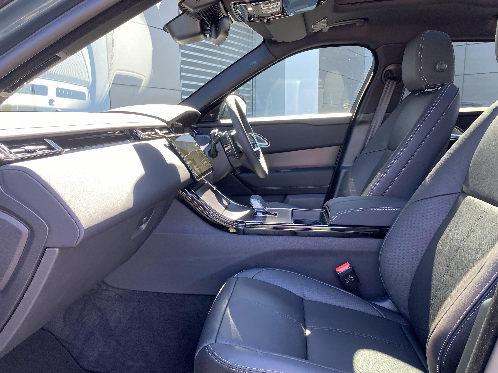 Land Rover Range Rover Velar view 10