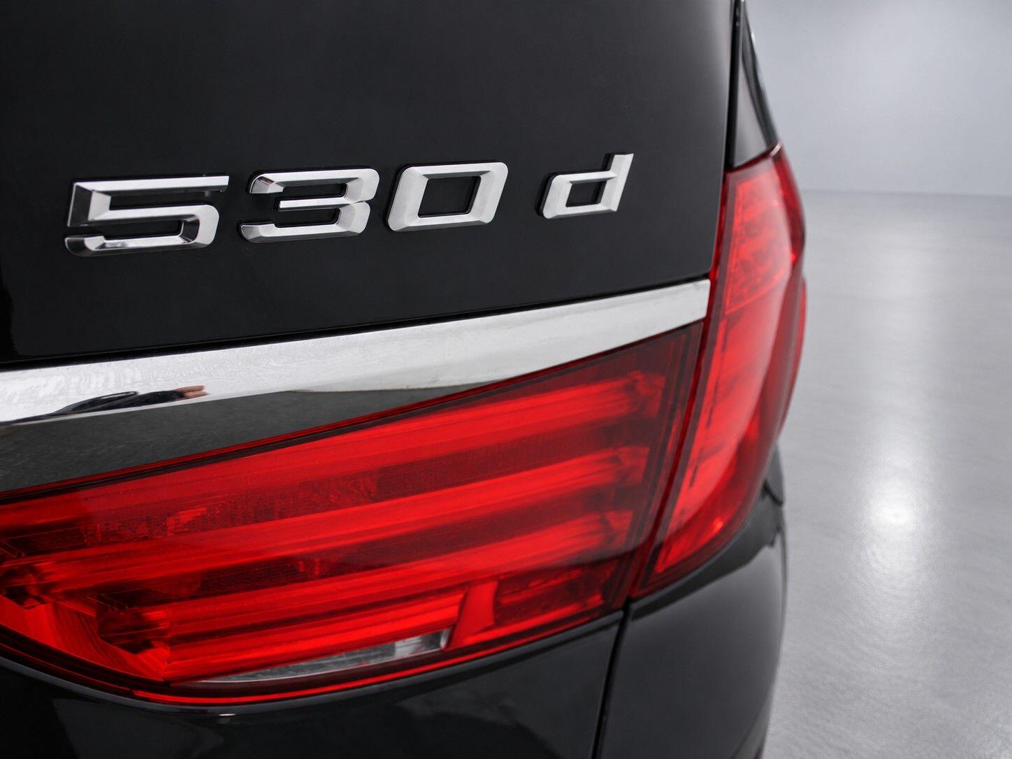 BMW 5 Series view 17