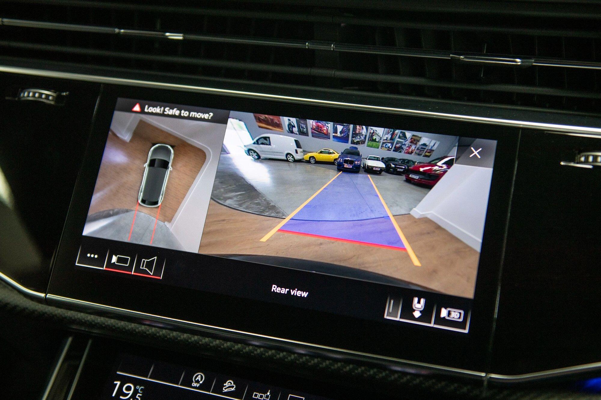 Audi RSQ8 view 22