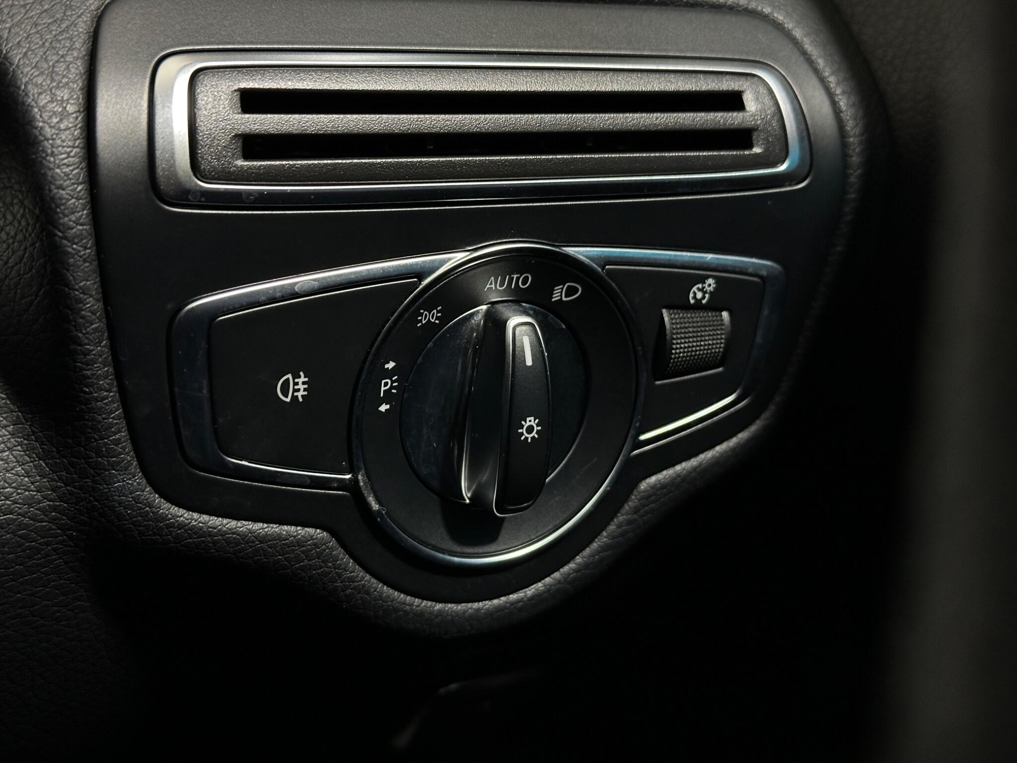 Mercedes-Benz C Class view 18