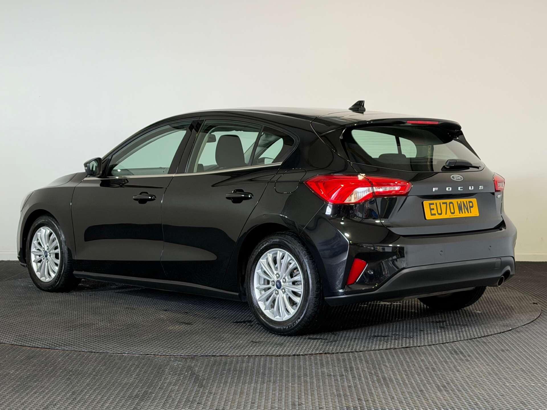 Ford Focus view 5