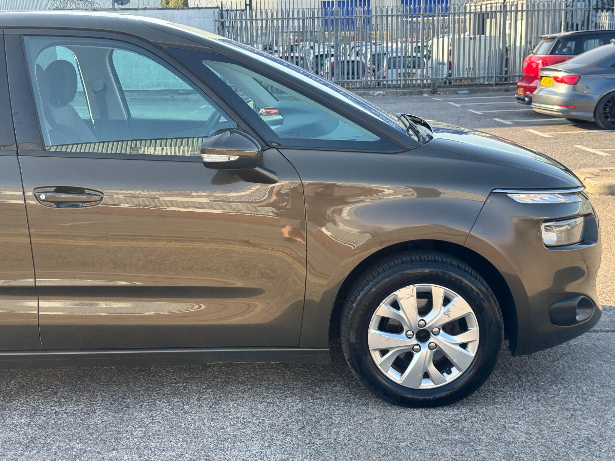 Citroen C4 Picasso view 18