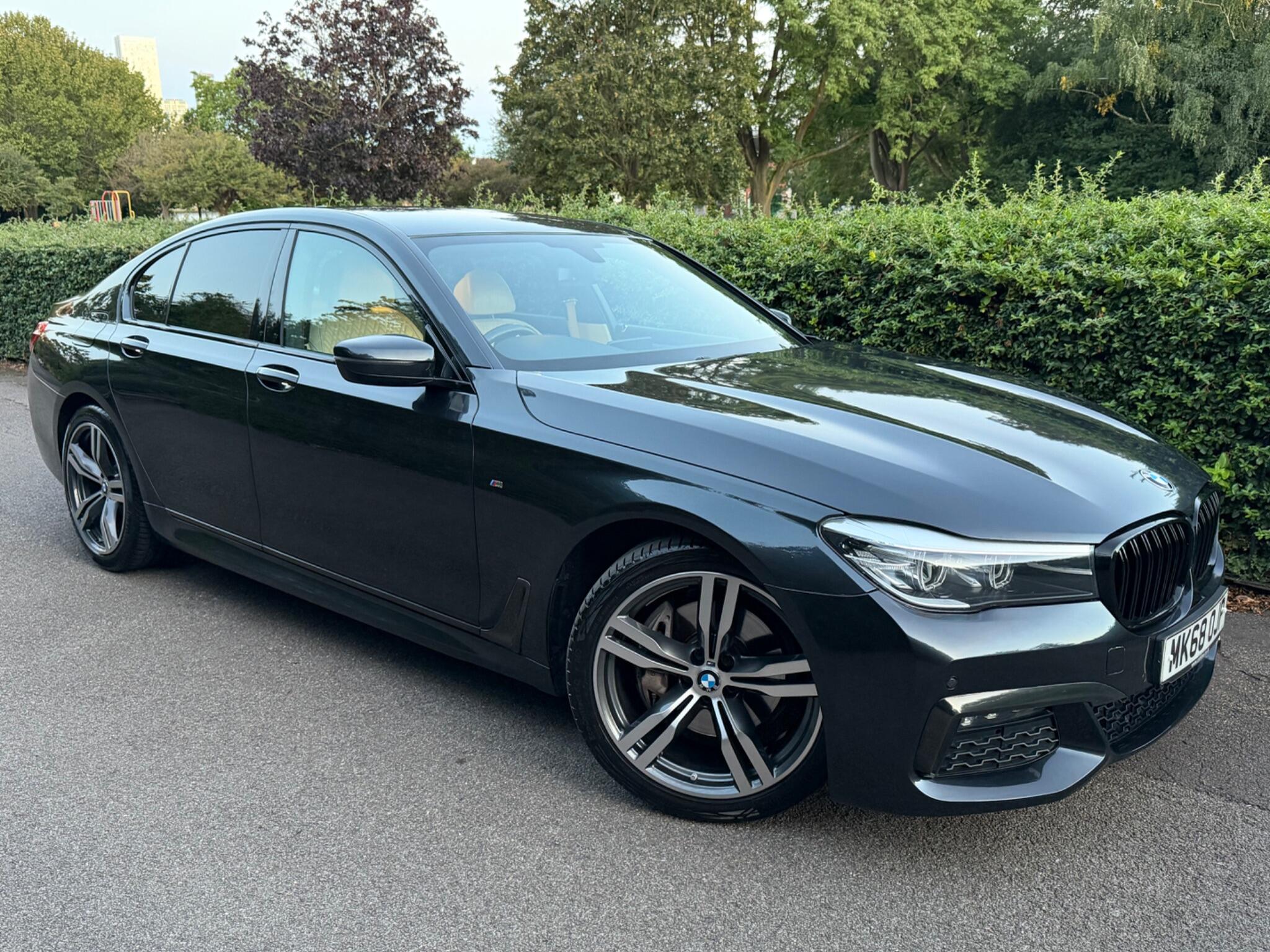 BMW 7 Series view 5