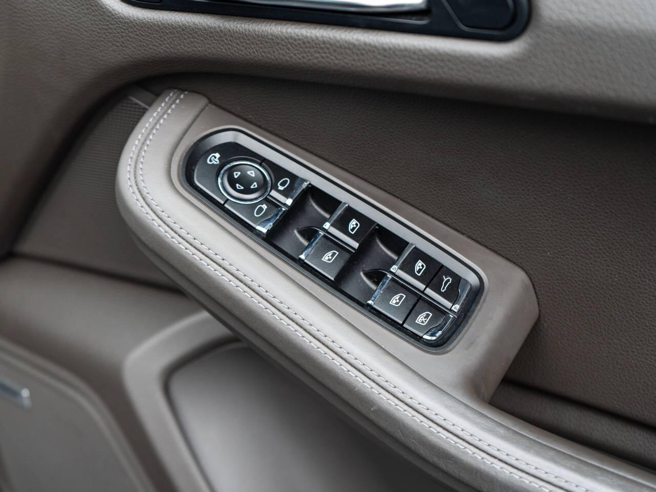 Porsche Macan view 24