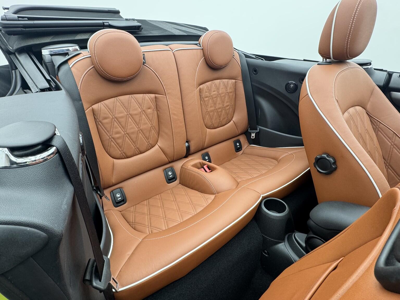 Mini Convertible view 28