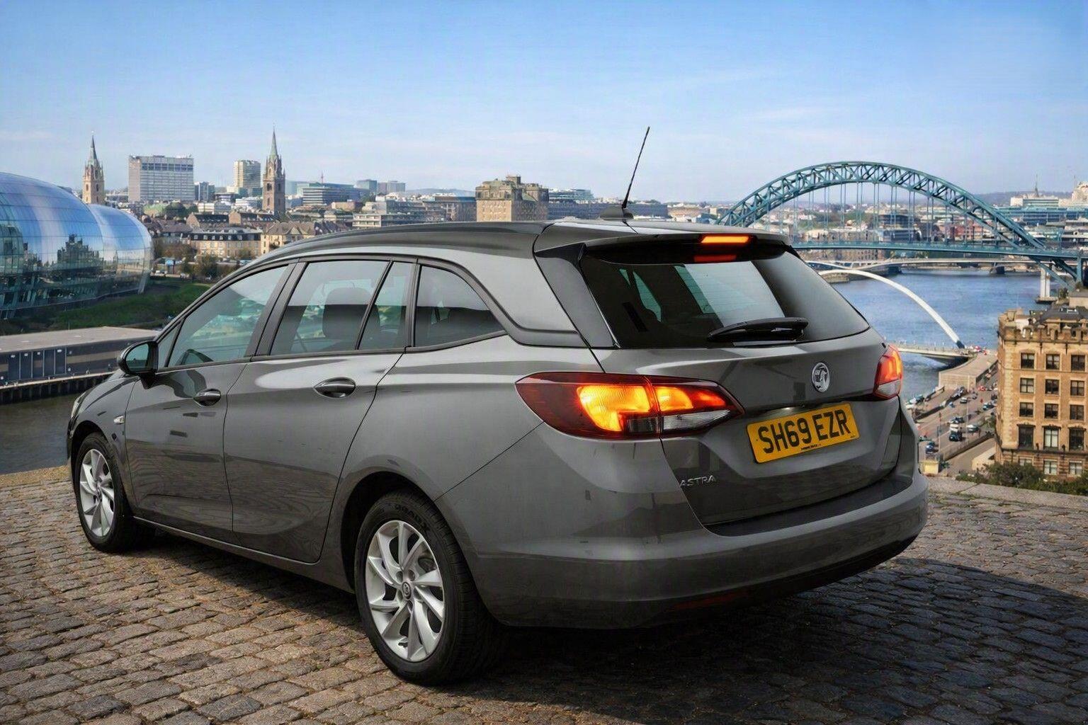 Vauxhall Astra view 5