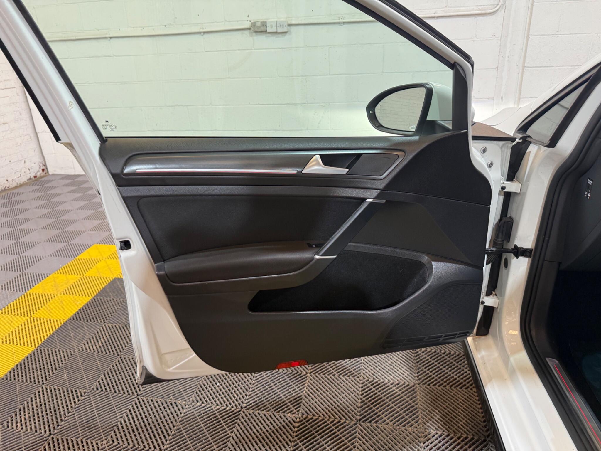Volkswagen Golf view 41