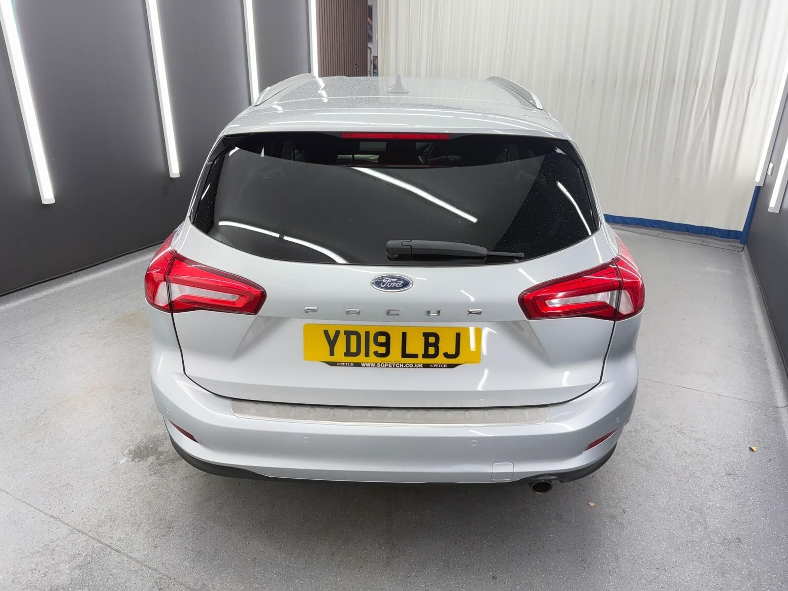 Ford Focus view 12