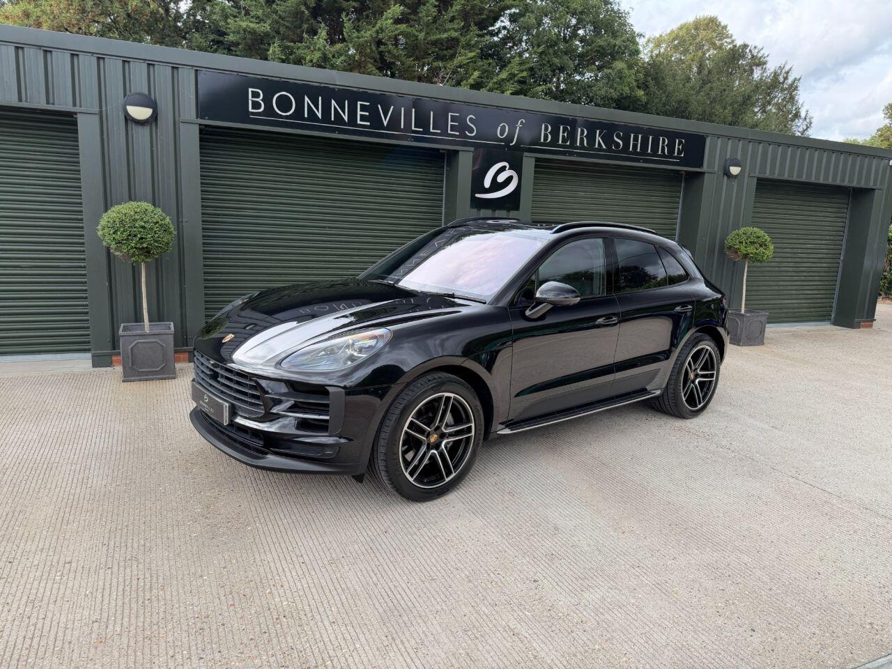 Porsche Macan view 21