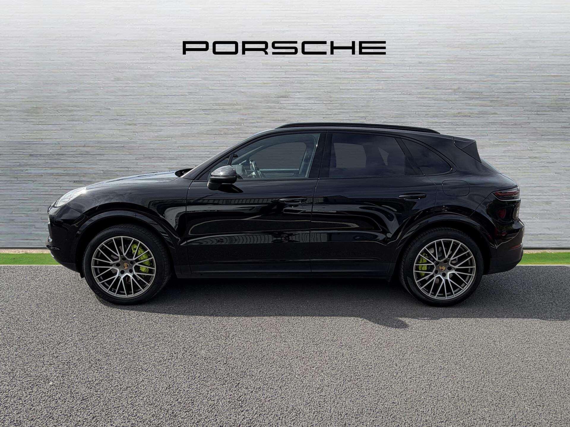 Porsche Cayenne view 8