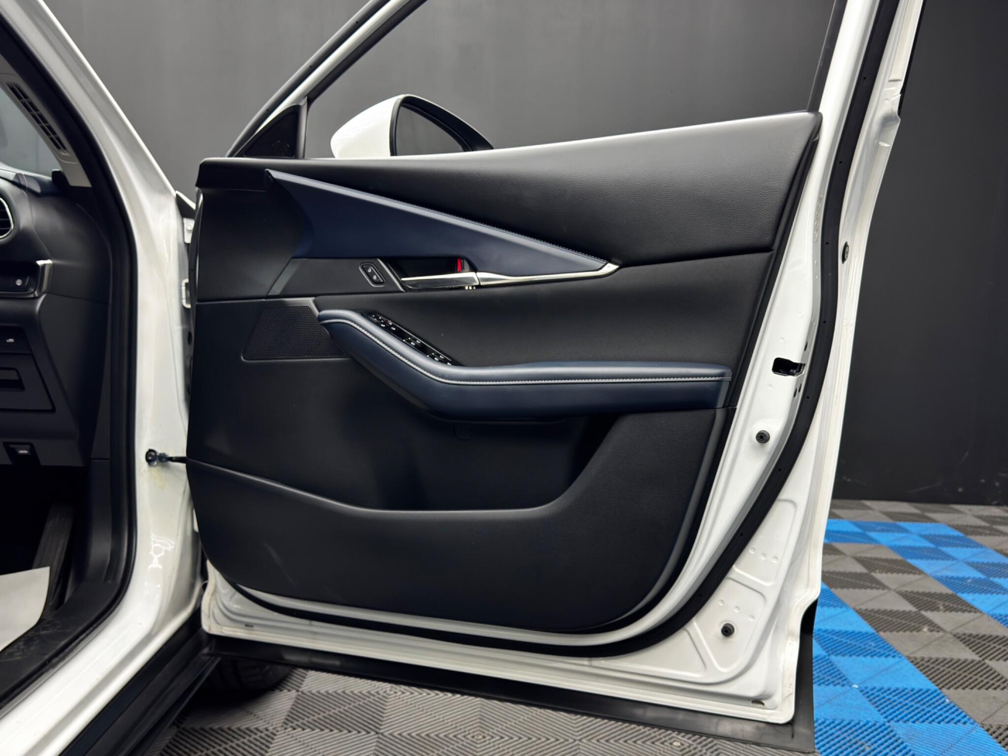 Mazda CX-30 view 40