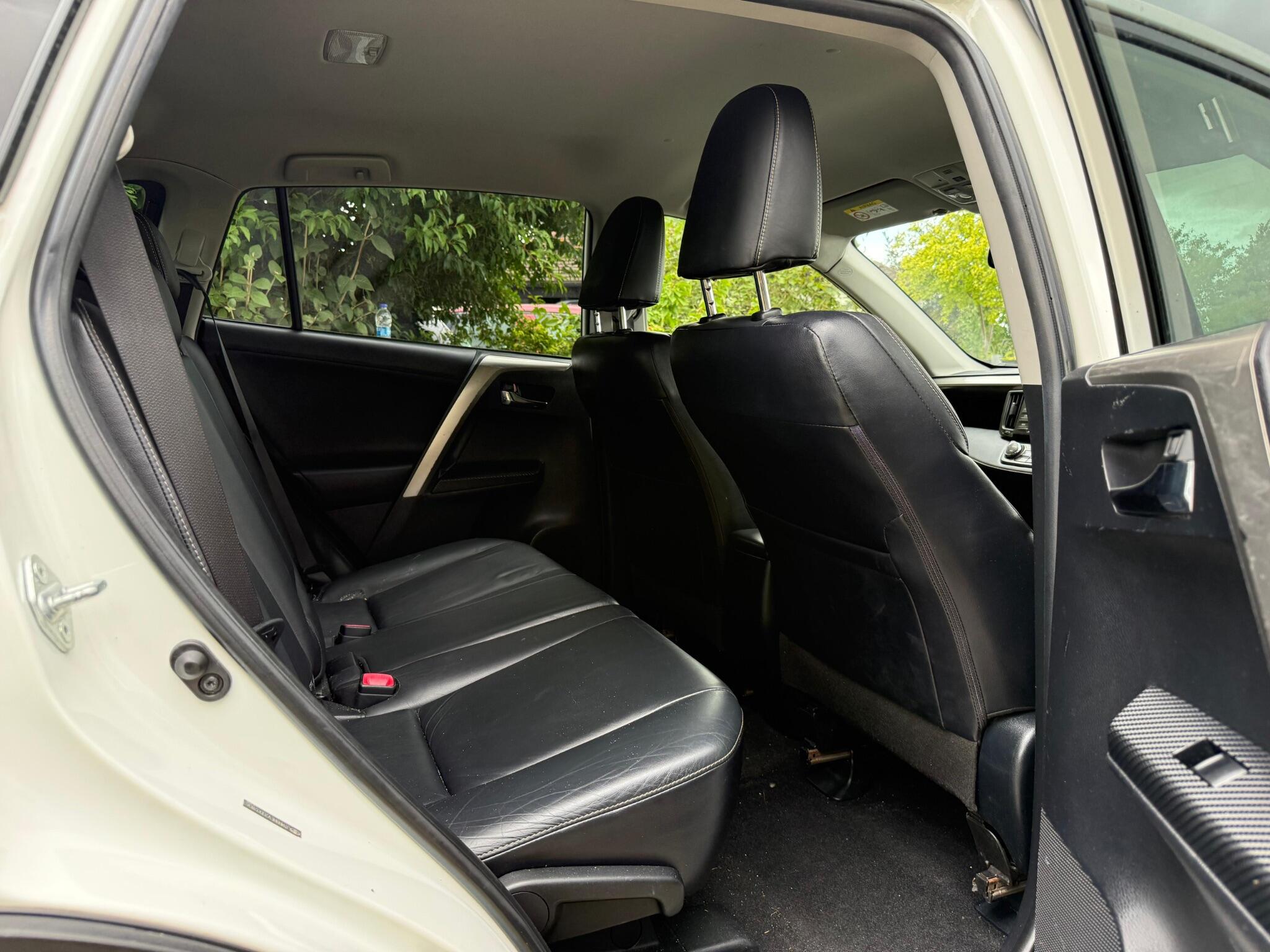 Toyota Rav4 view 11
