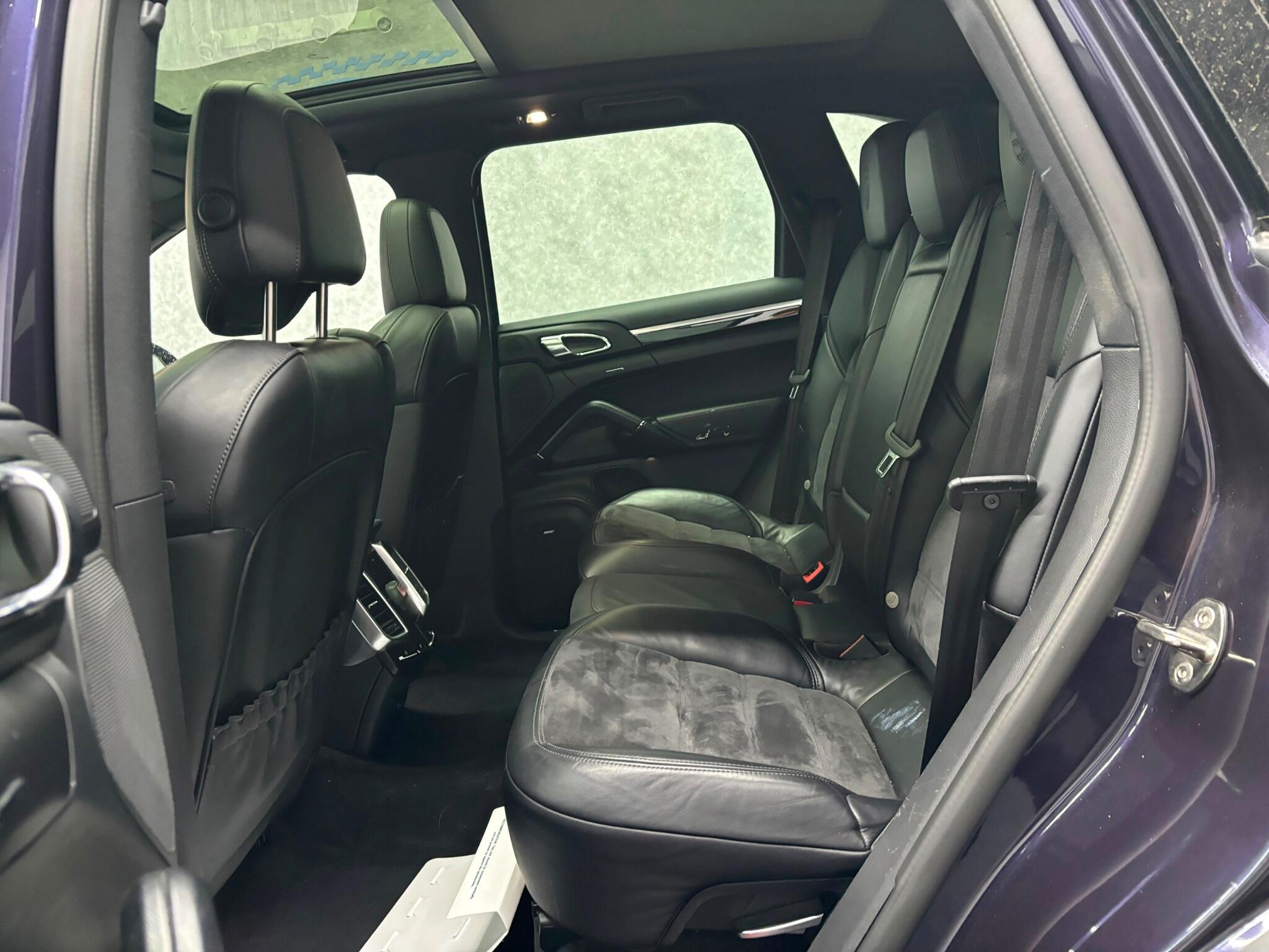 Porsche Cayenne view 9