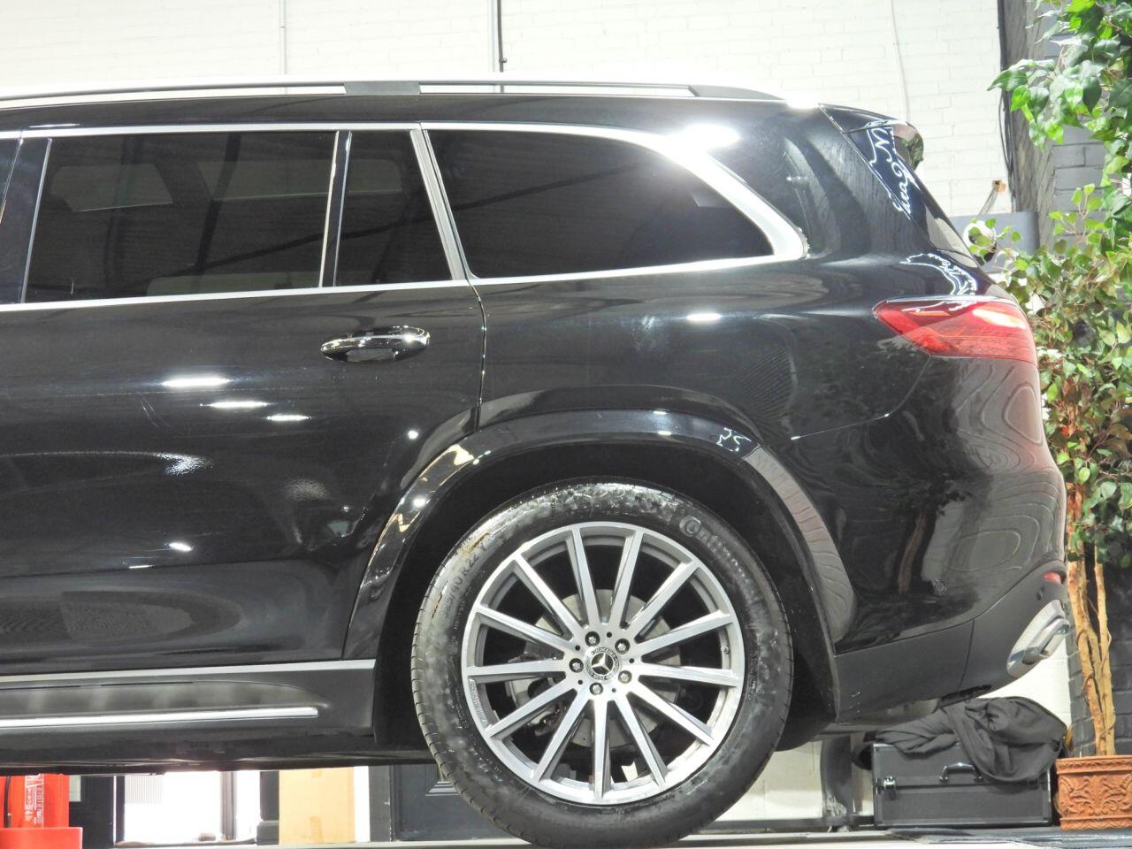 Mercedes-Benz GLS view 32