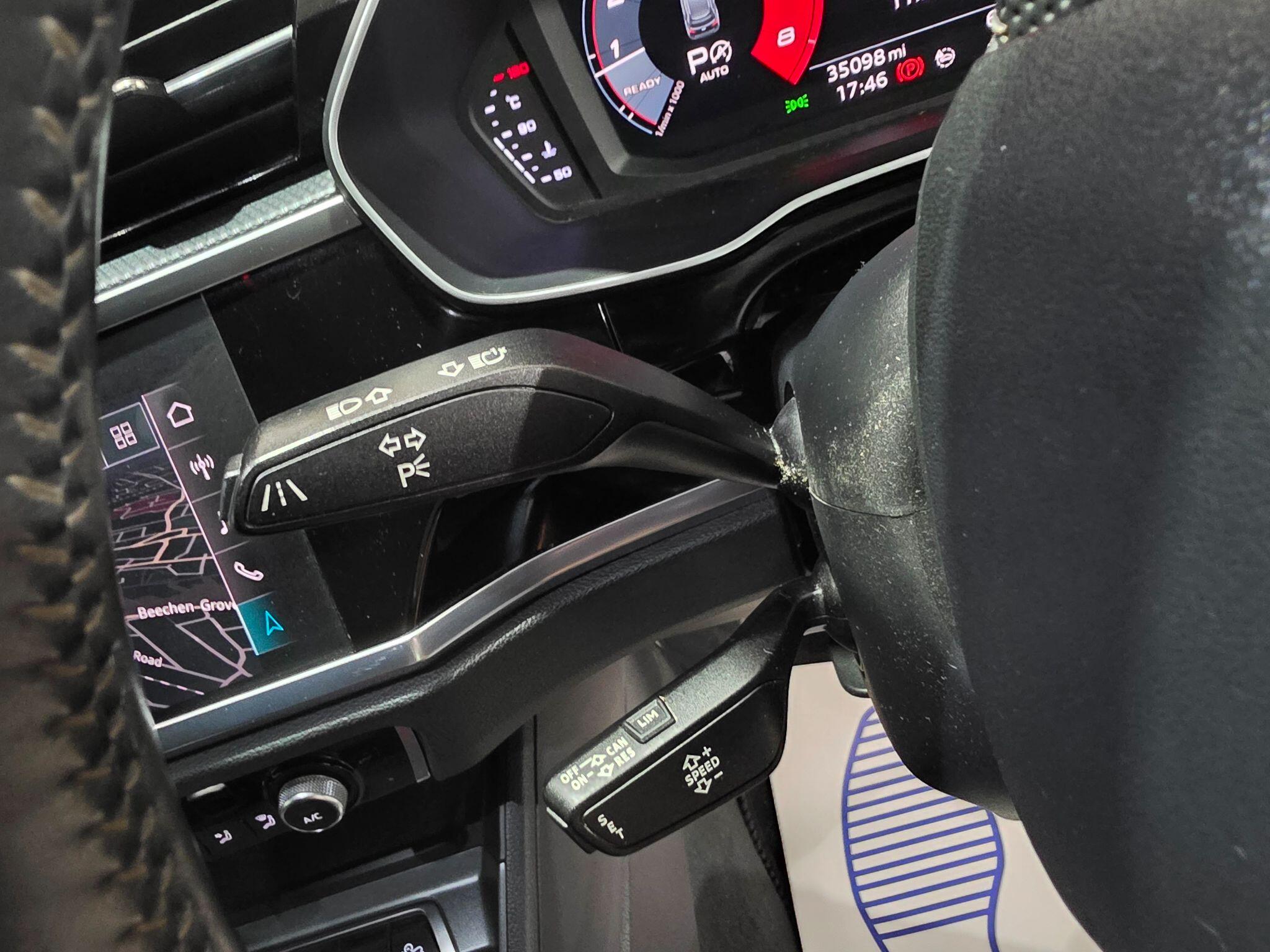 Audi Q3 view 21