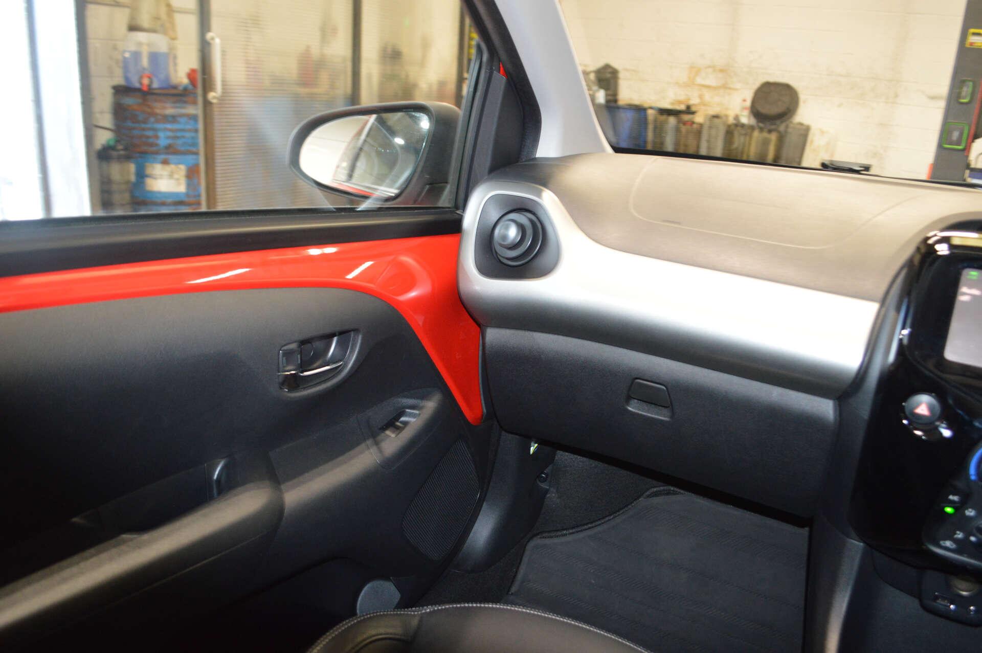 Peugeot 108 view 17