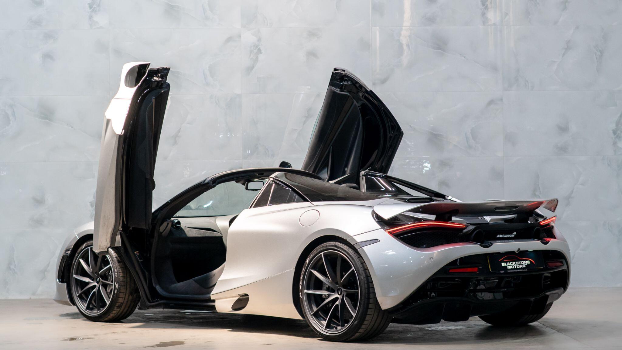 Mclaren 720s view 6