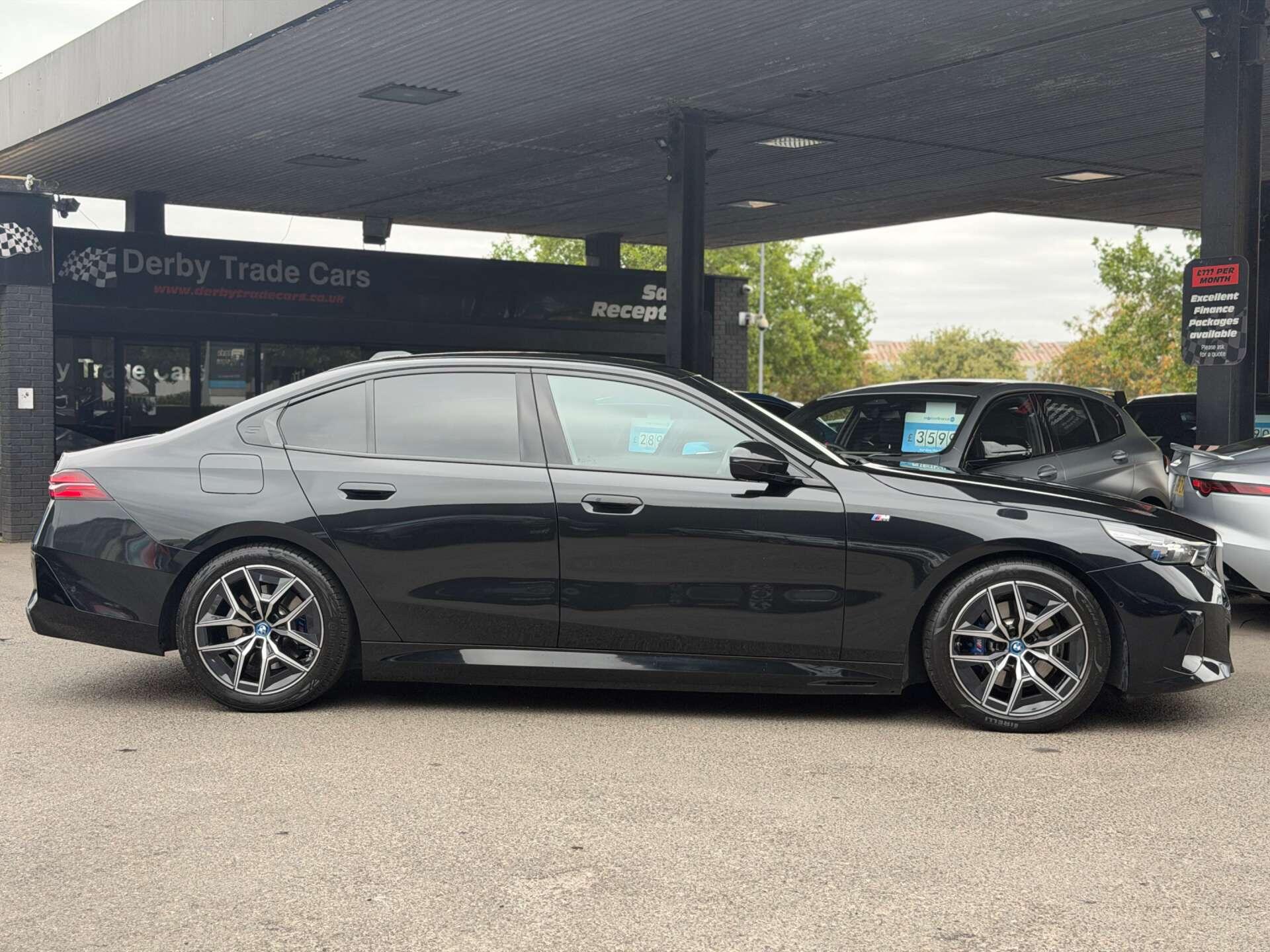 BMW 5 Series view 14