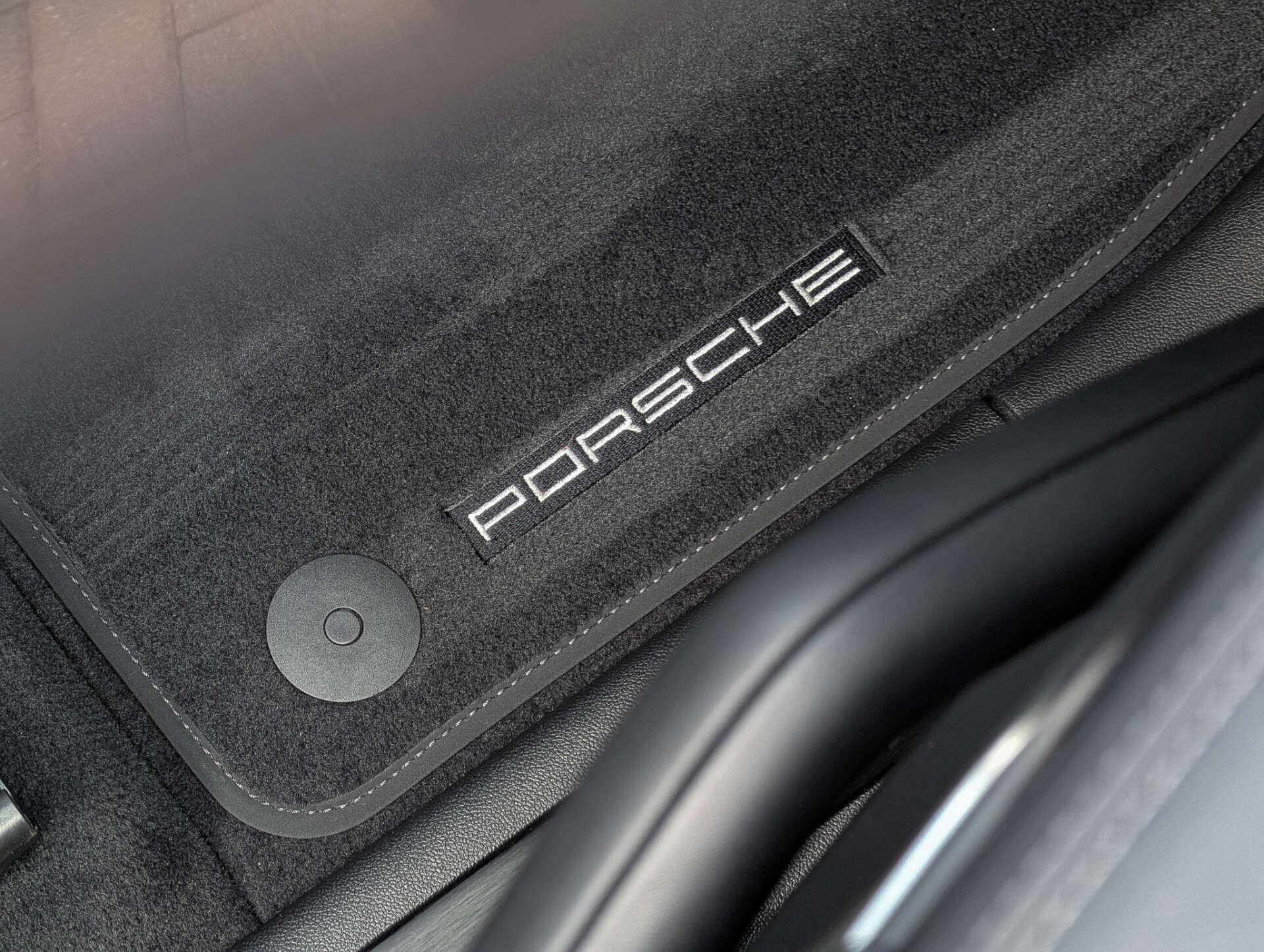 Porsche Cayenne view 35
