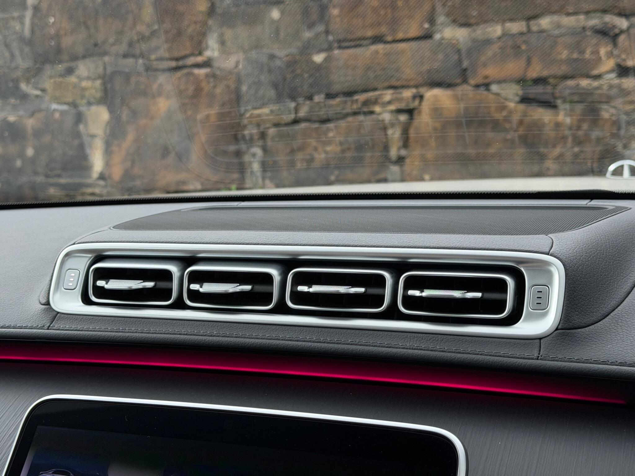 Mercedes-Benz S-Class view 33