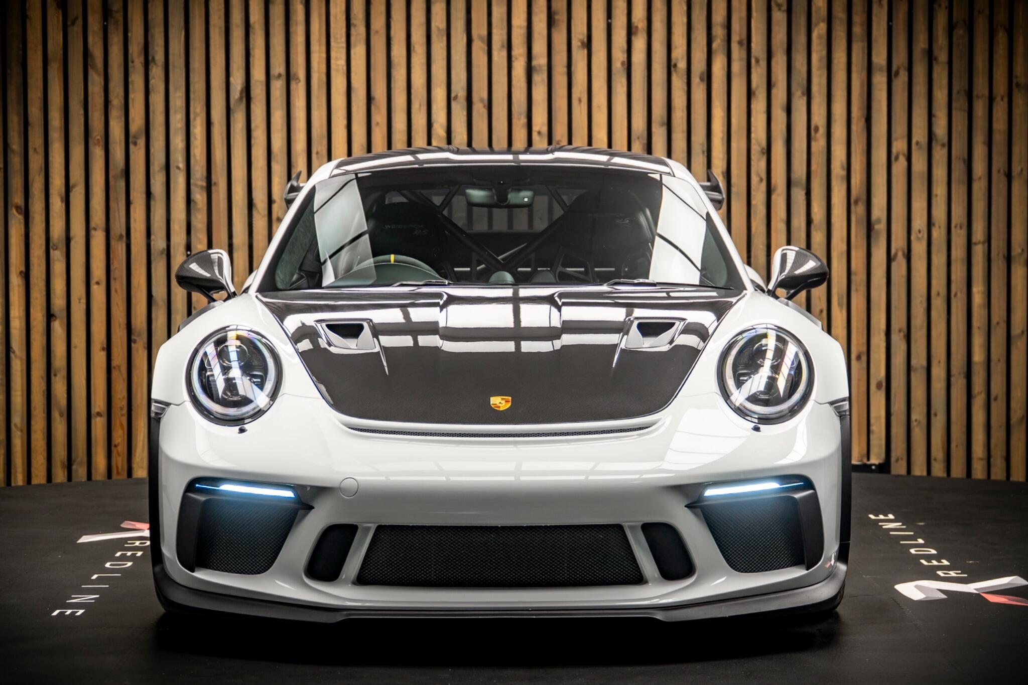 Porsche 911 view 5