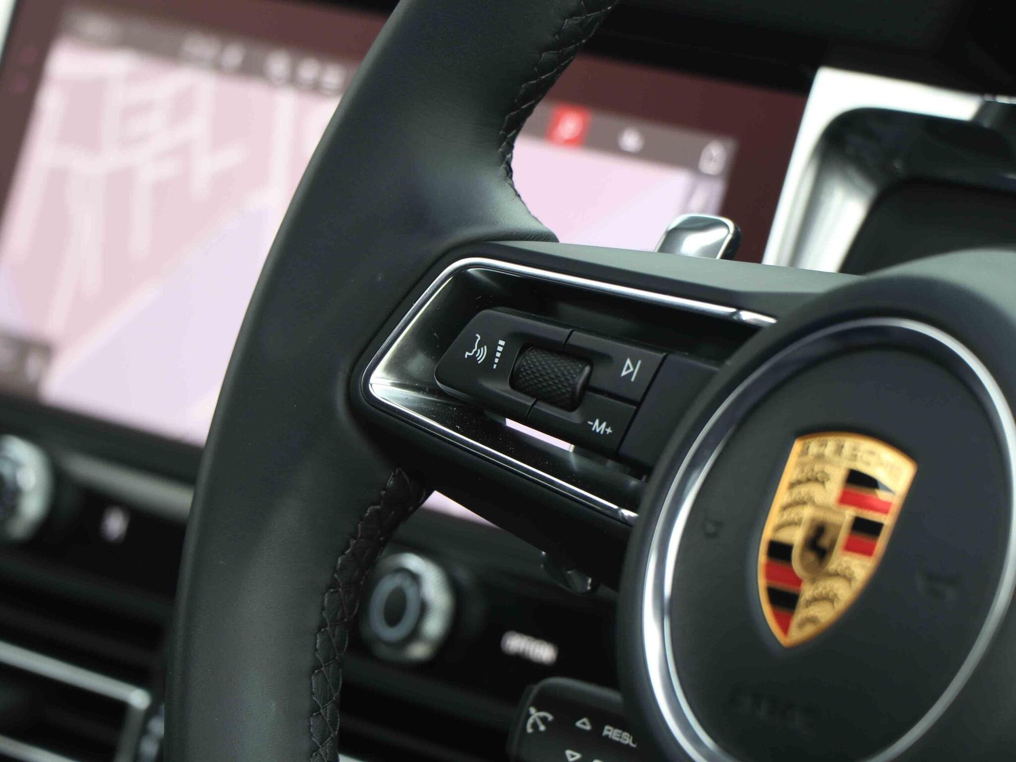 Porsche Macan view 39