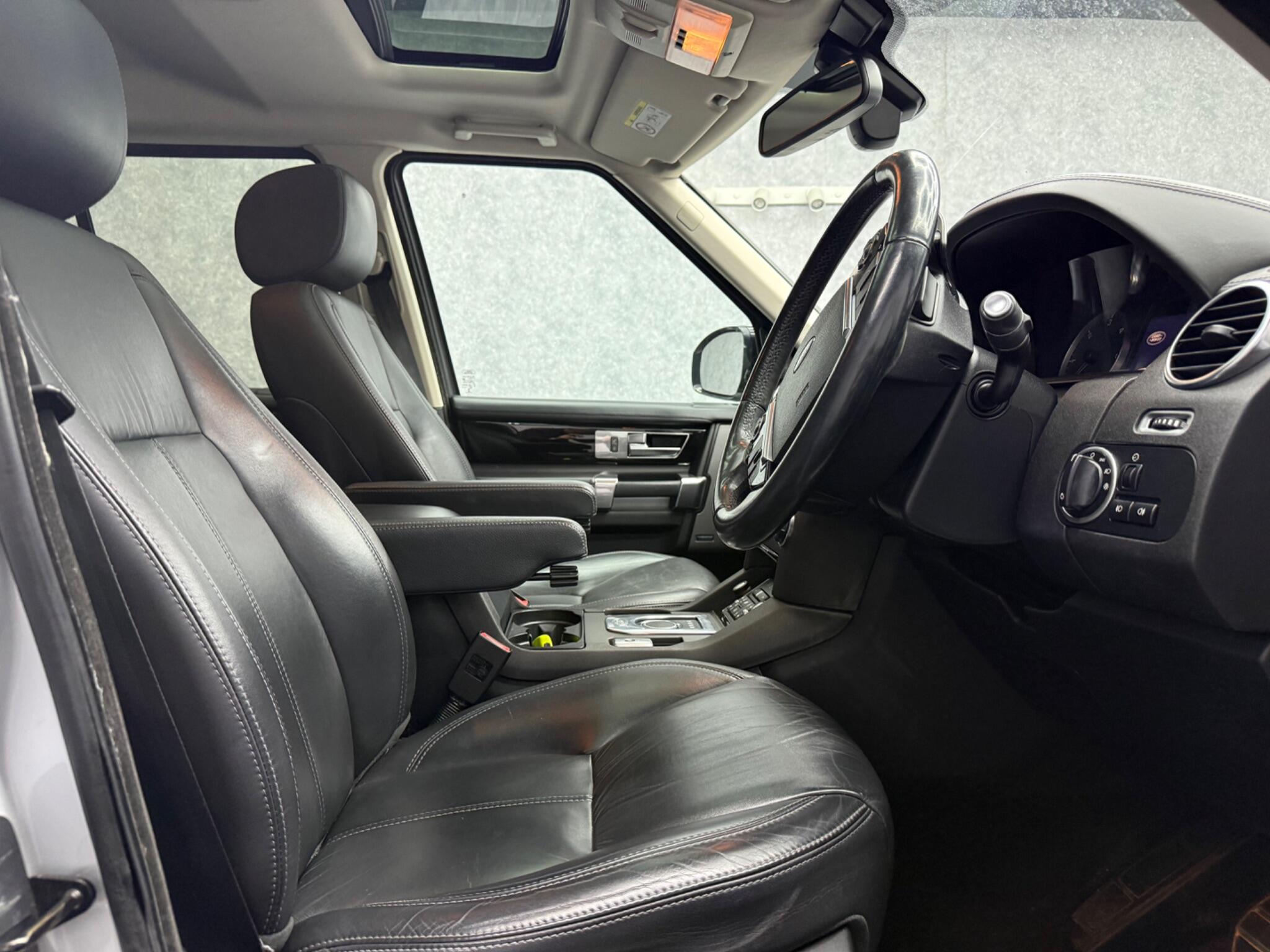 Land Rover Discovery 4 view 9