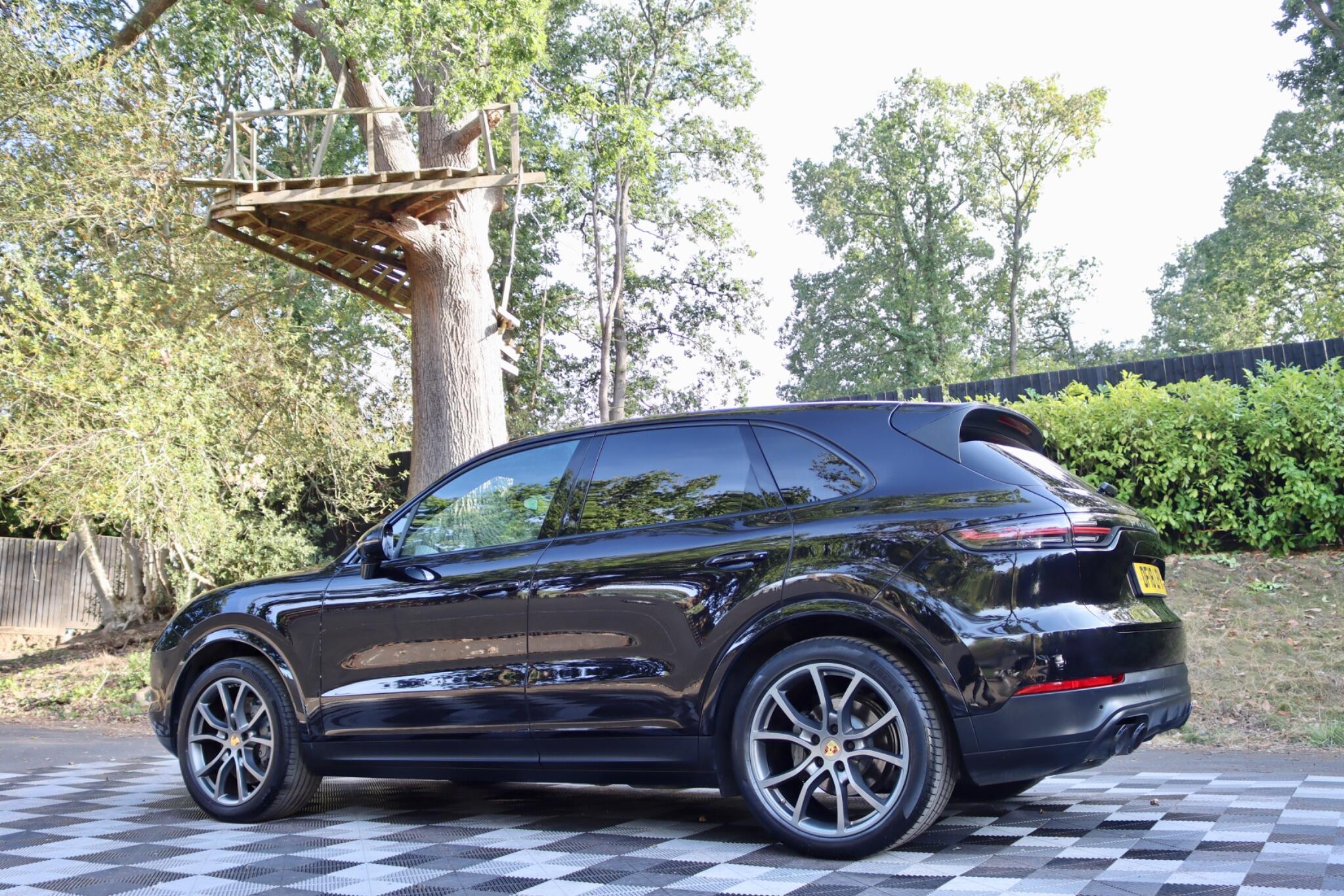 Porsche Cayenne view 11