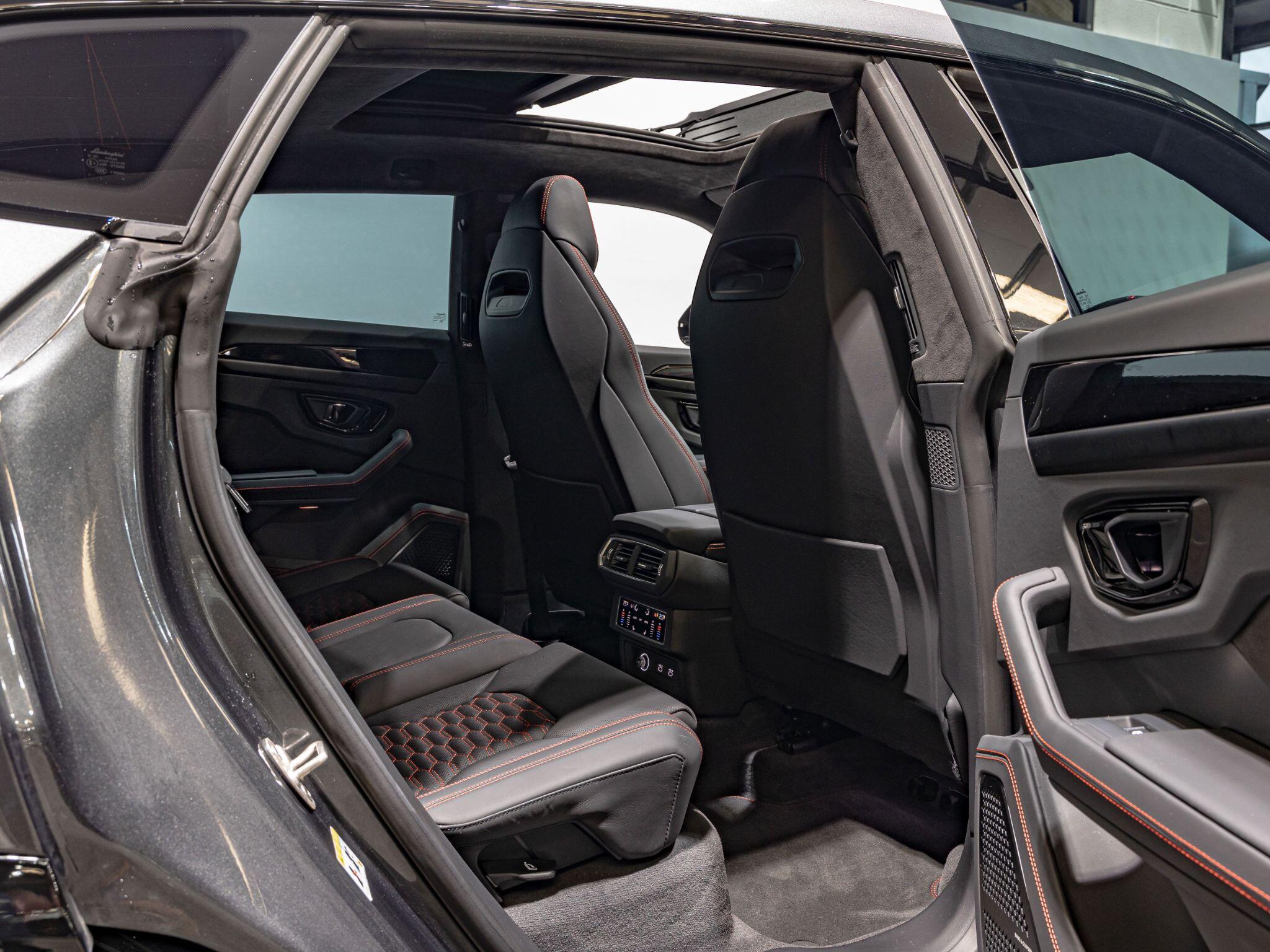 Lamborghini Urus view 23