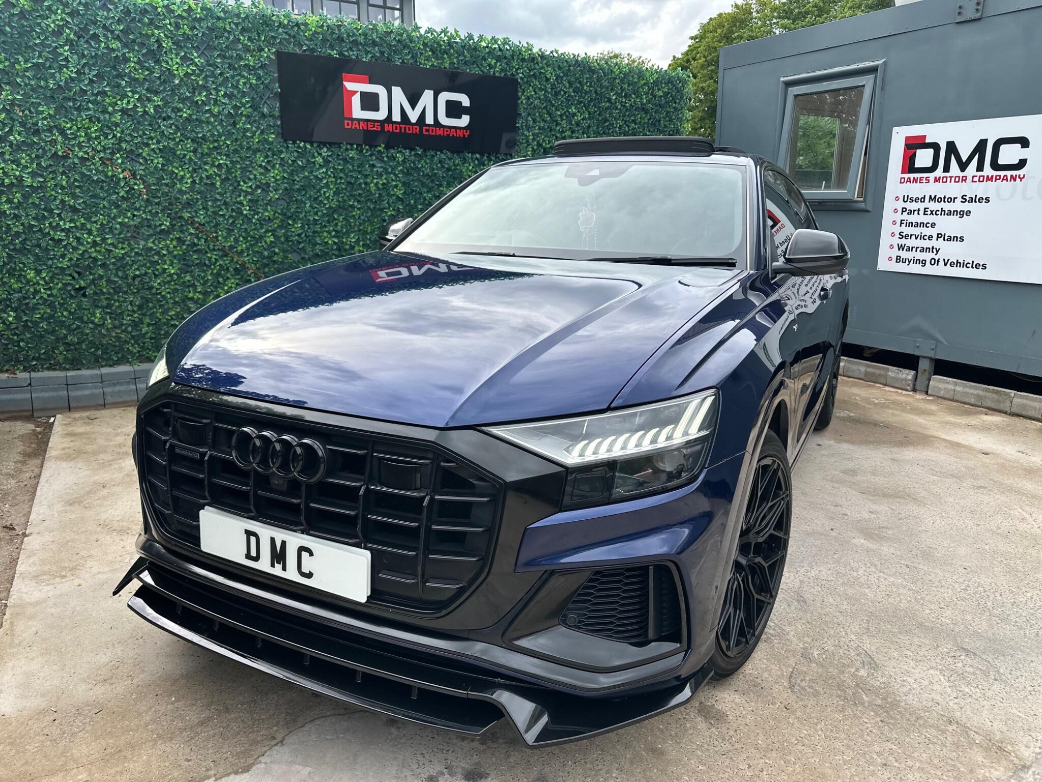 Audi Q8 view 4