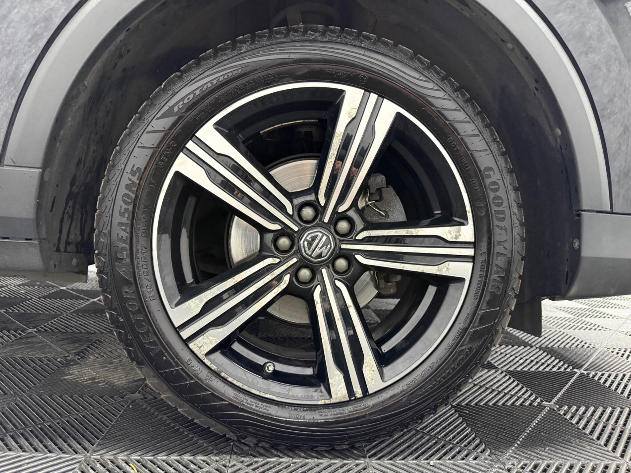 MG MG ZS view 25
