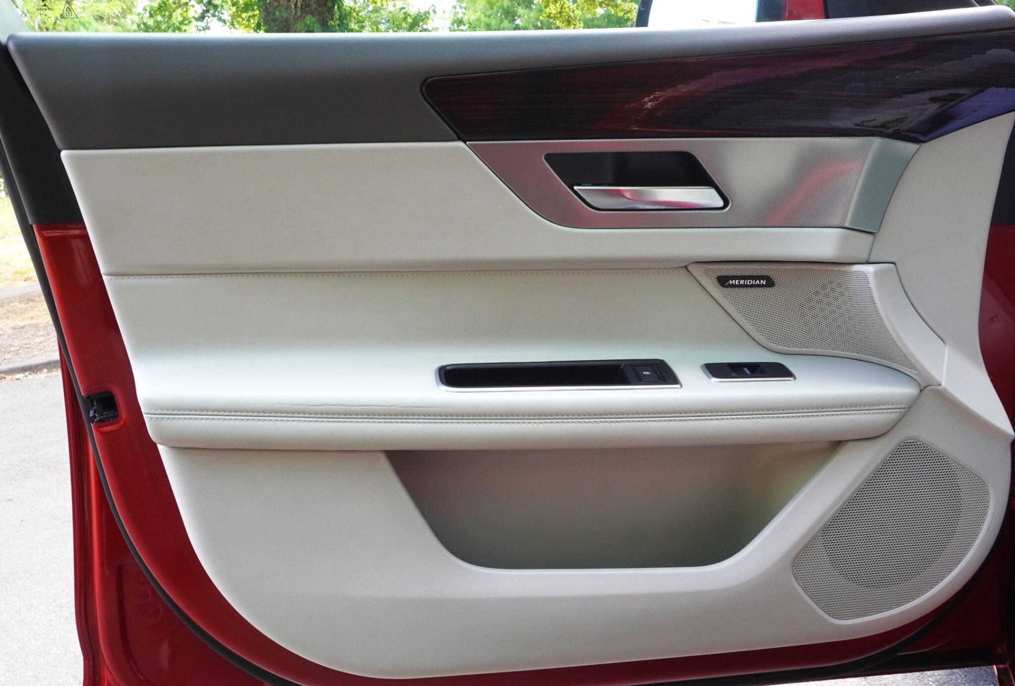 Jaguar XF view 48