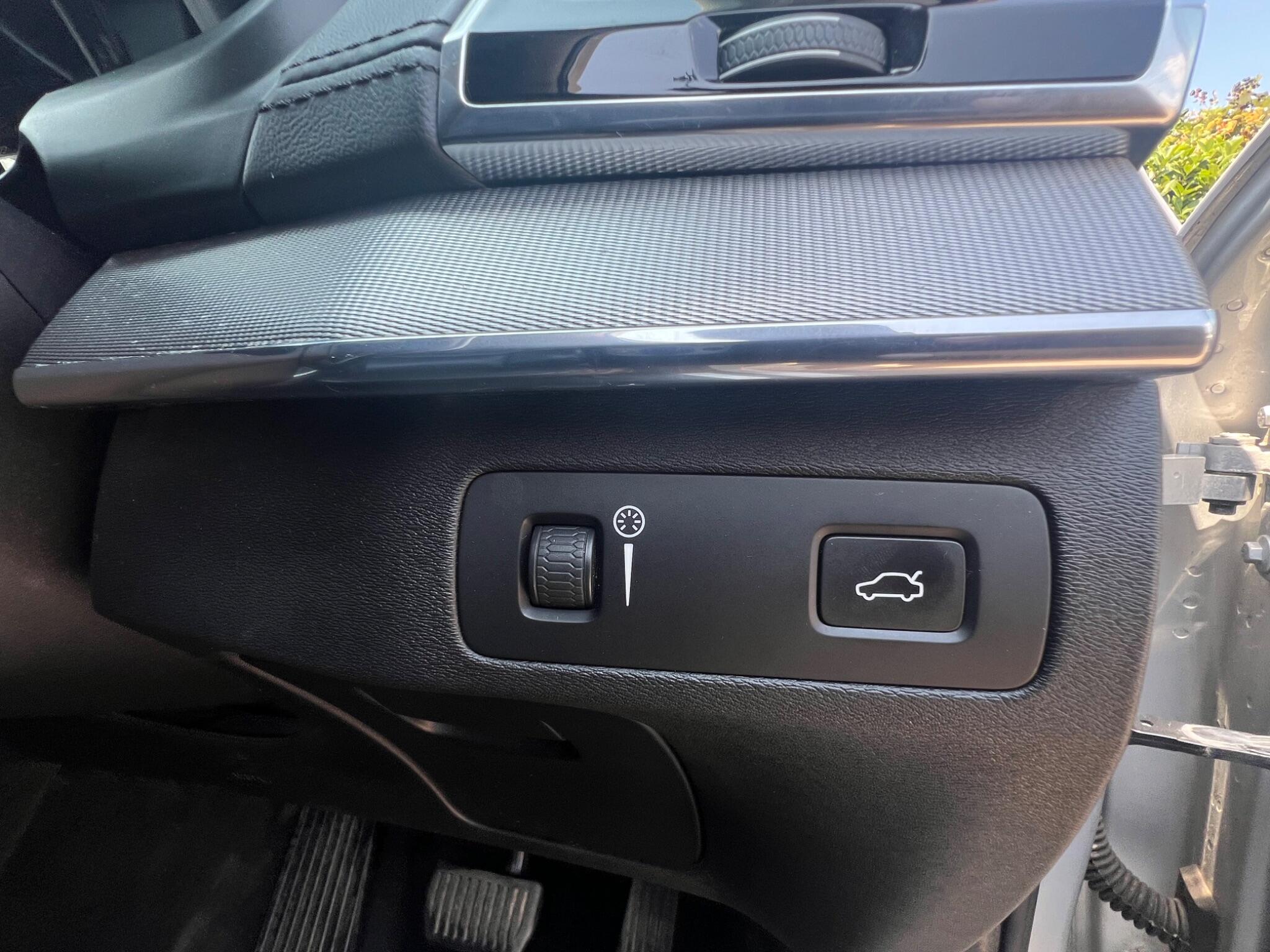 Volvo XC90 view 56