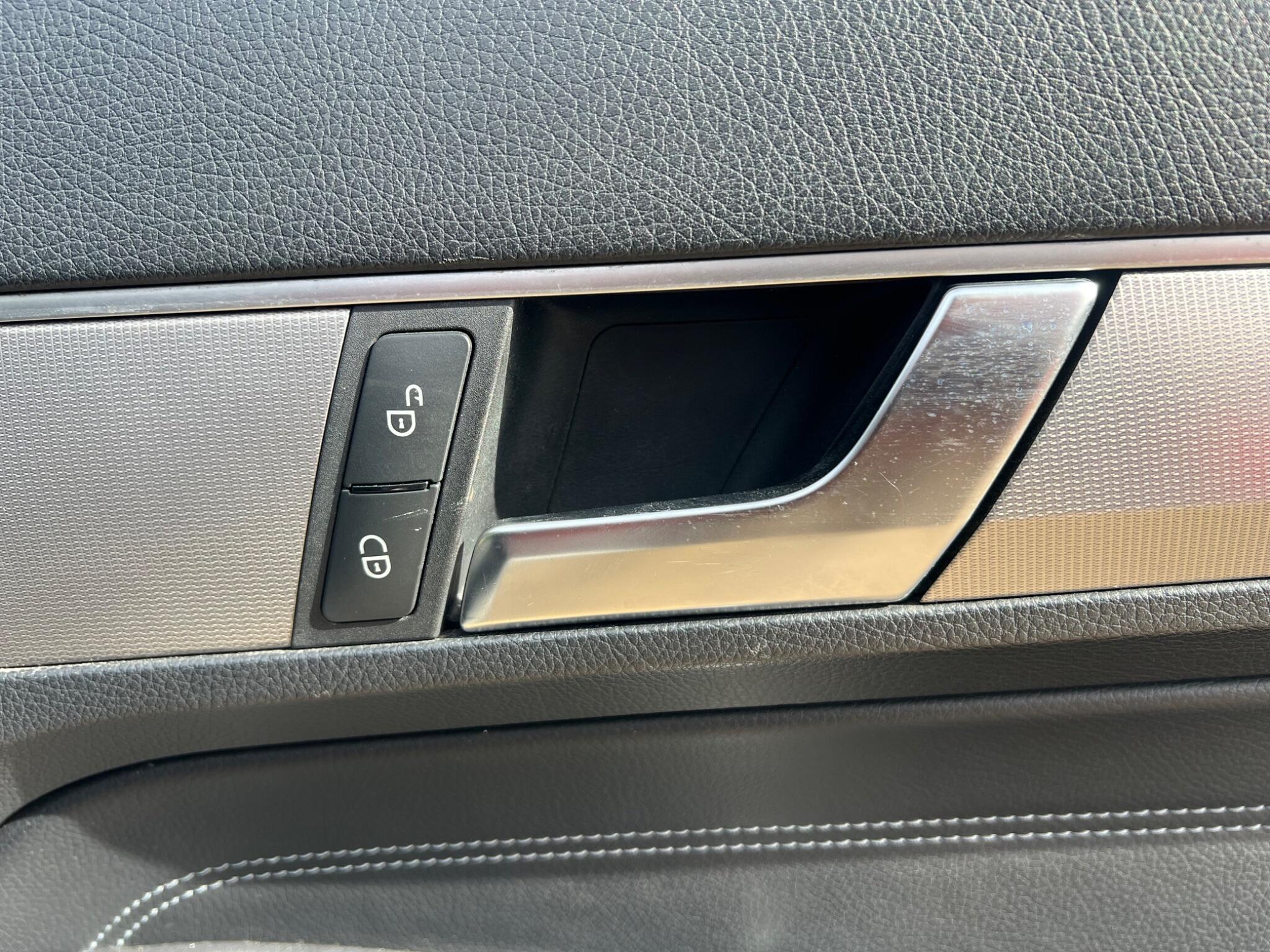 Mercedes-Benz E-Class view 54