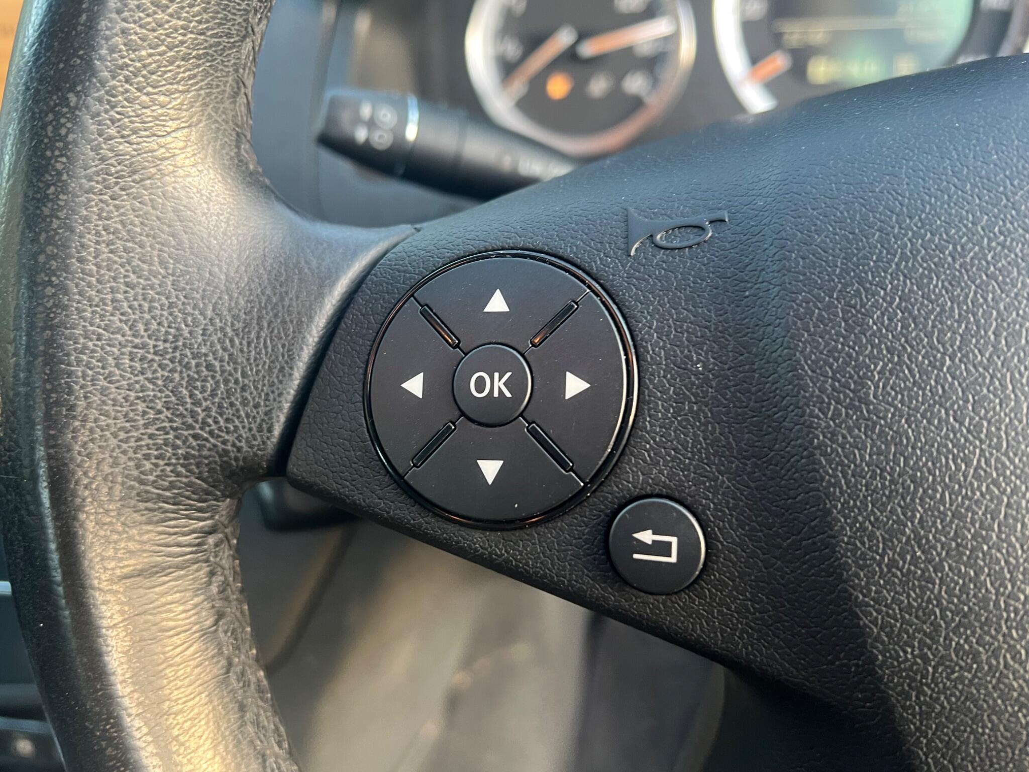 Mercedes-Benz C-Class view 31