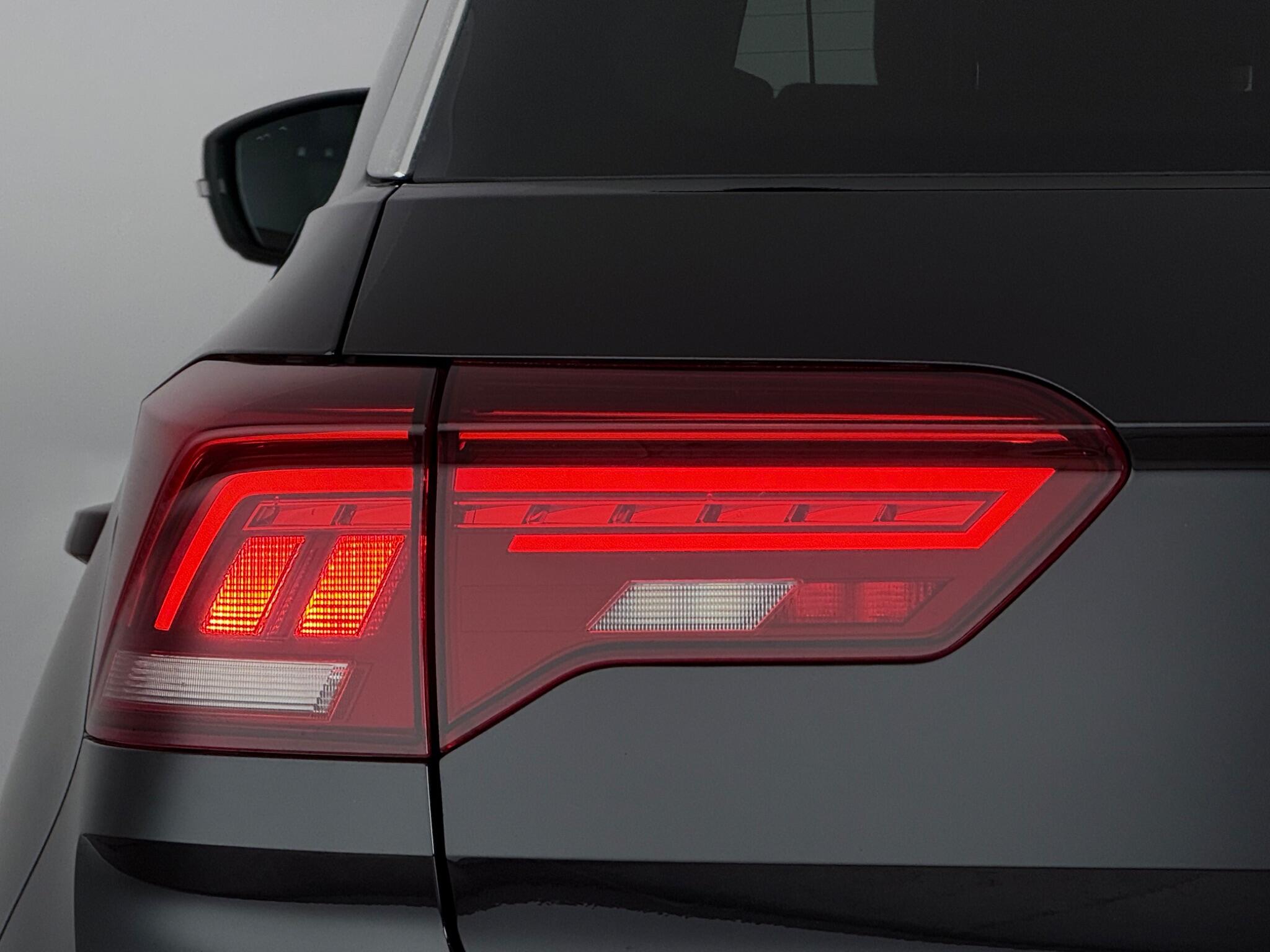 Volkswagen T-Roc view 6