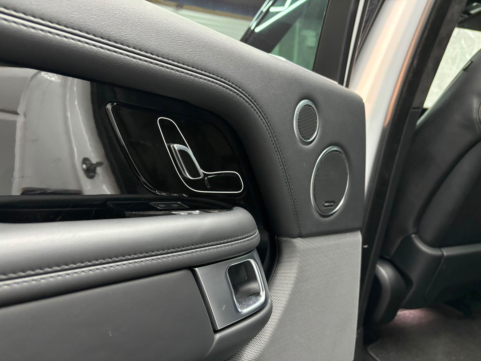 Land Rover Range Rover view 13