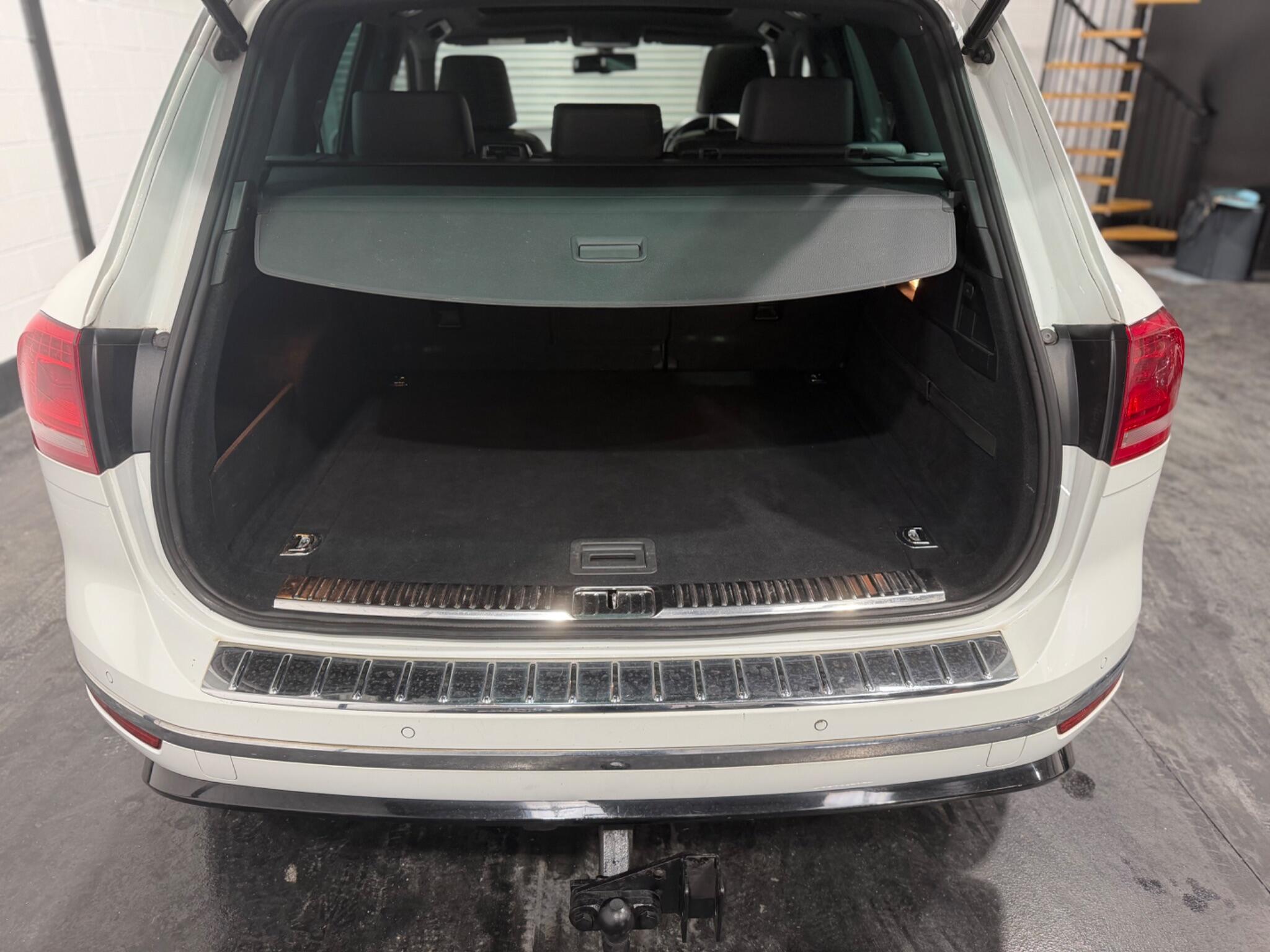 Volkswagen Touareg view 22