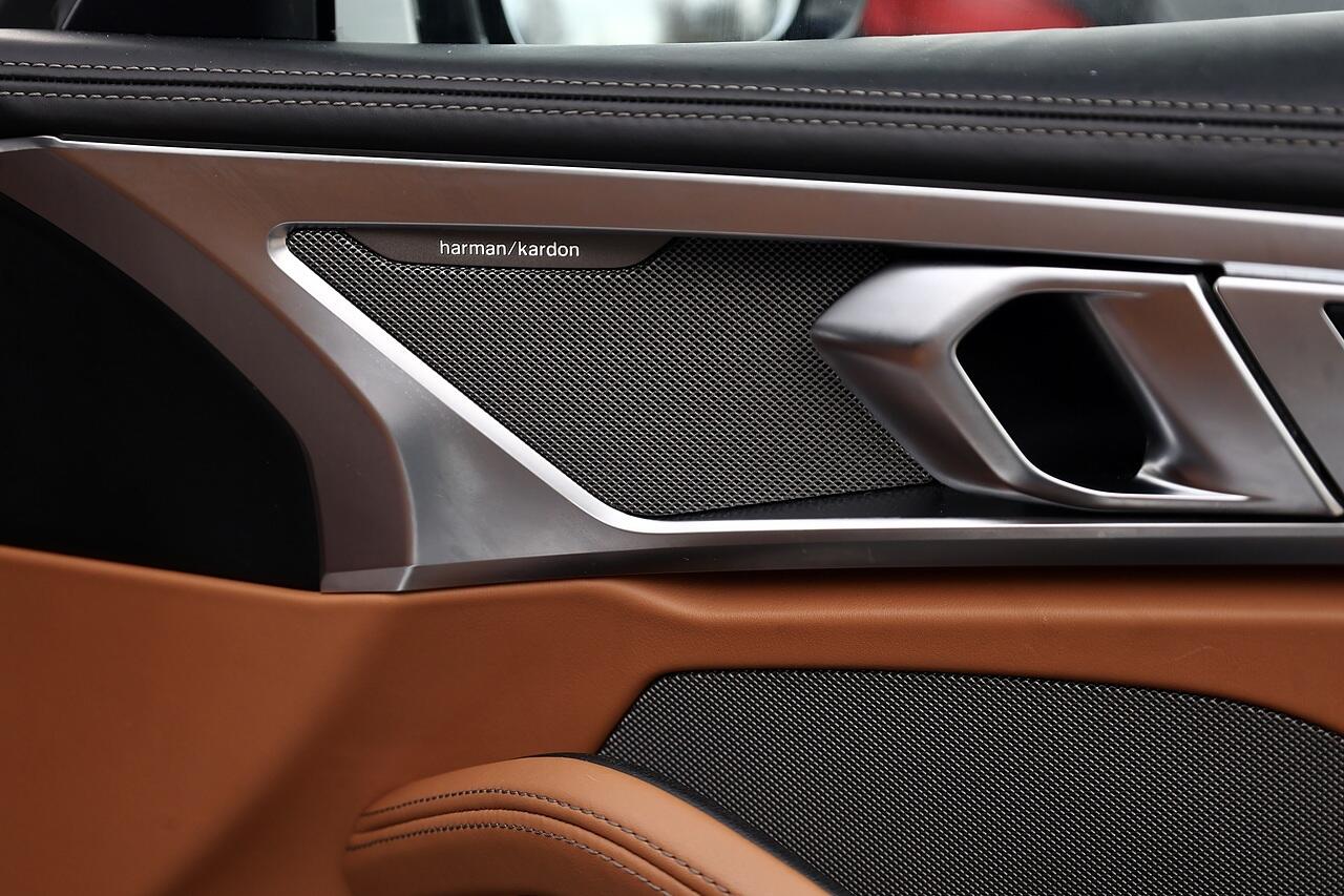 BMW 8 Series view 21