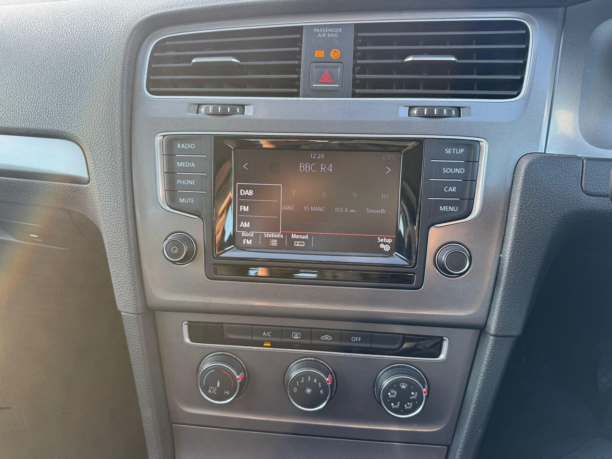 2014 Volkswagen Golf image 14
