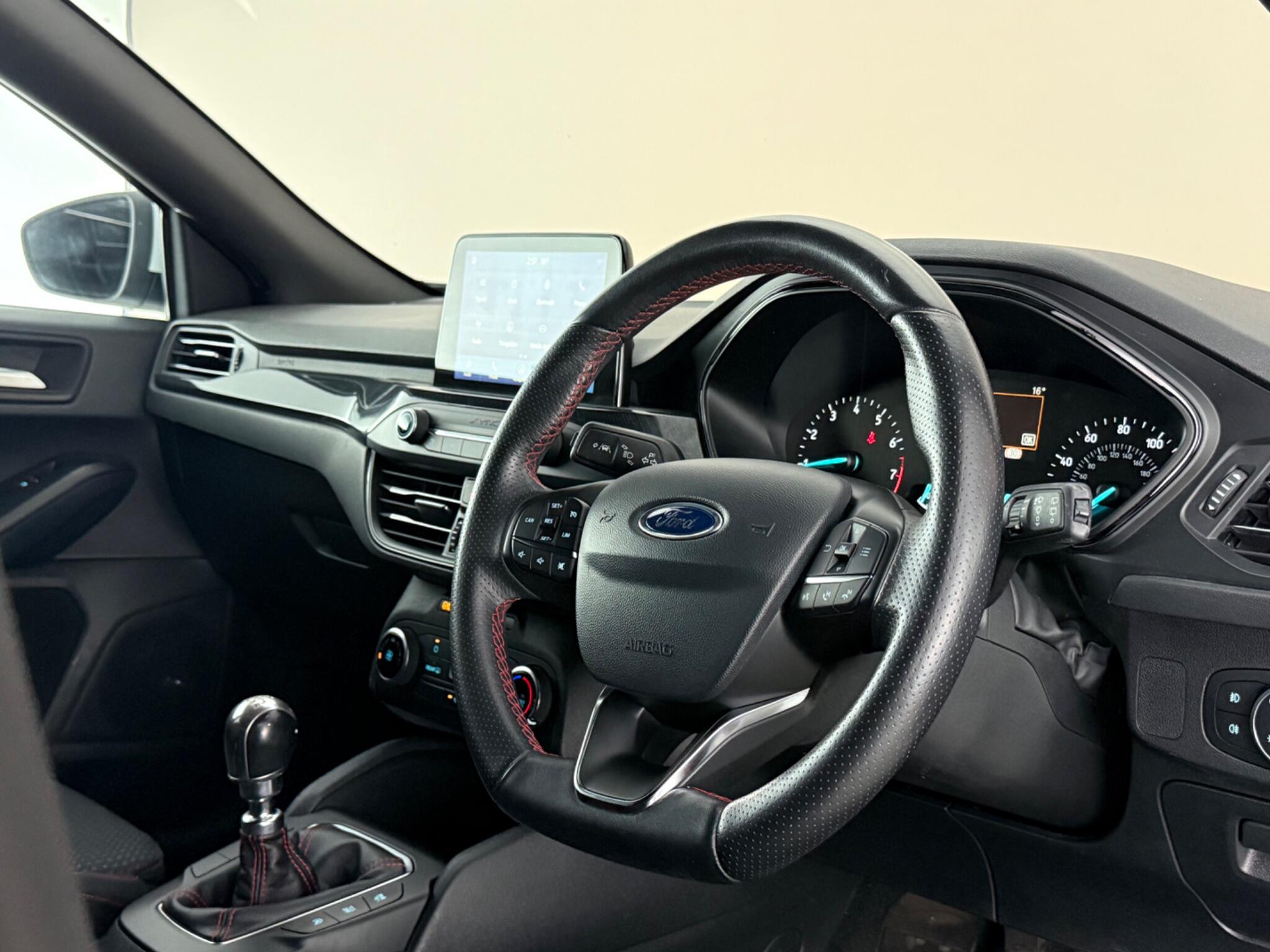 Ford Focus view 3