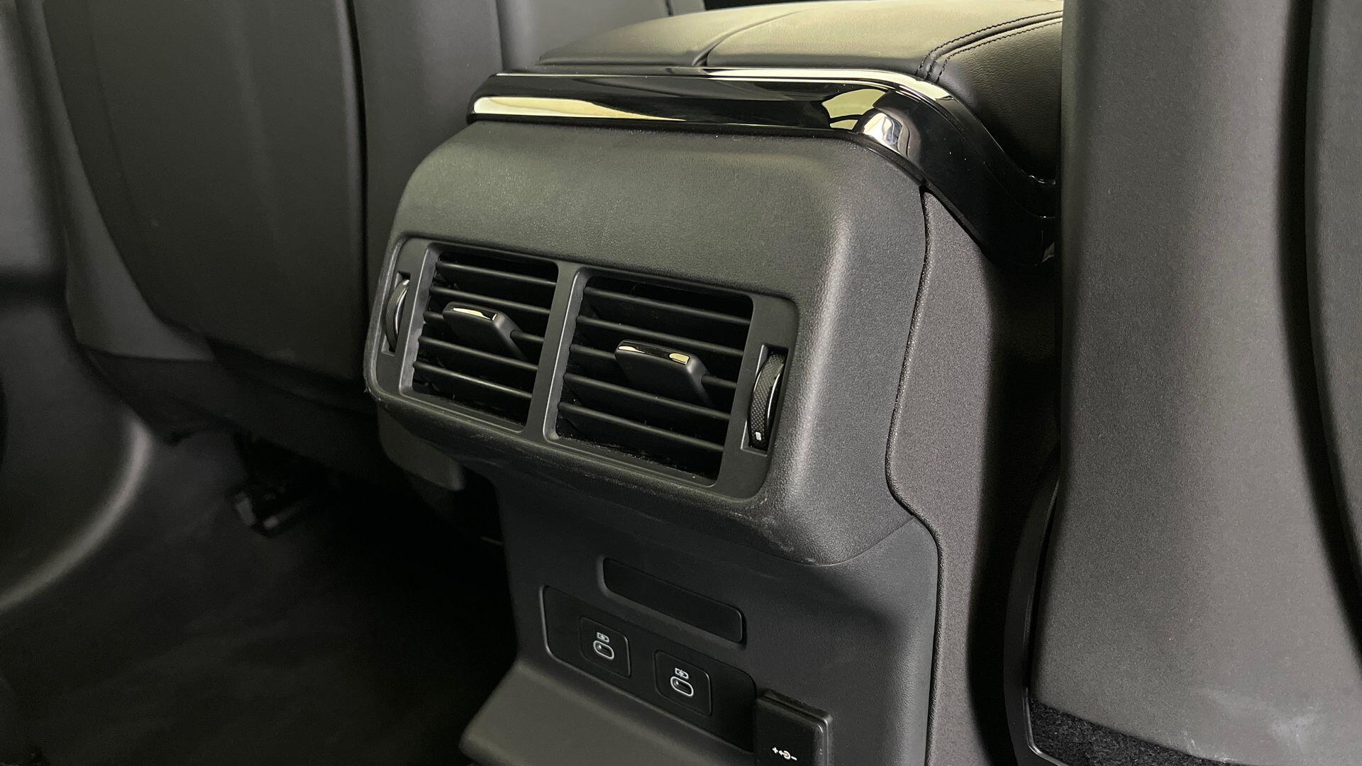 Land Rover Range Rover Velar view 18
