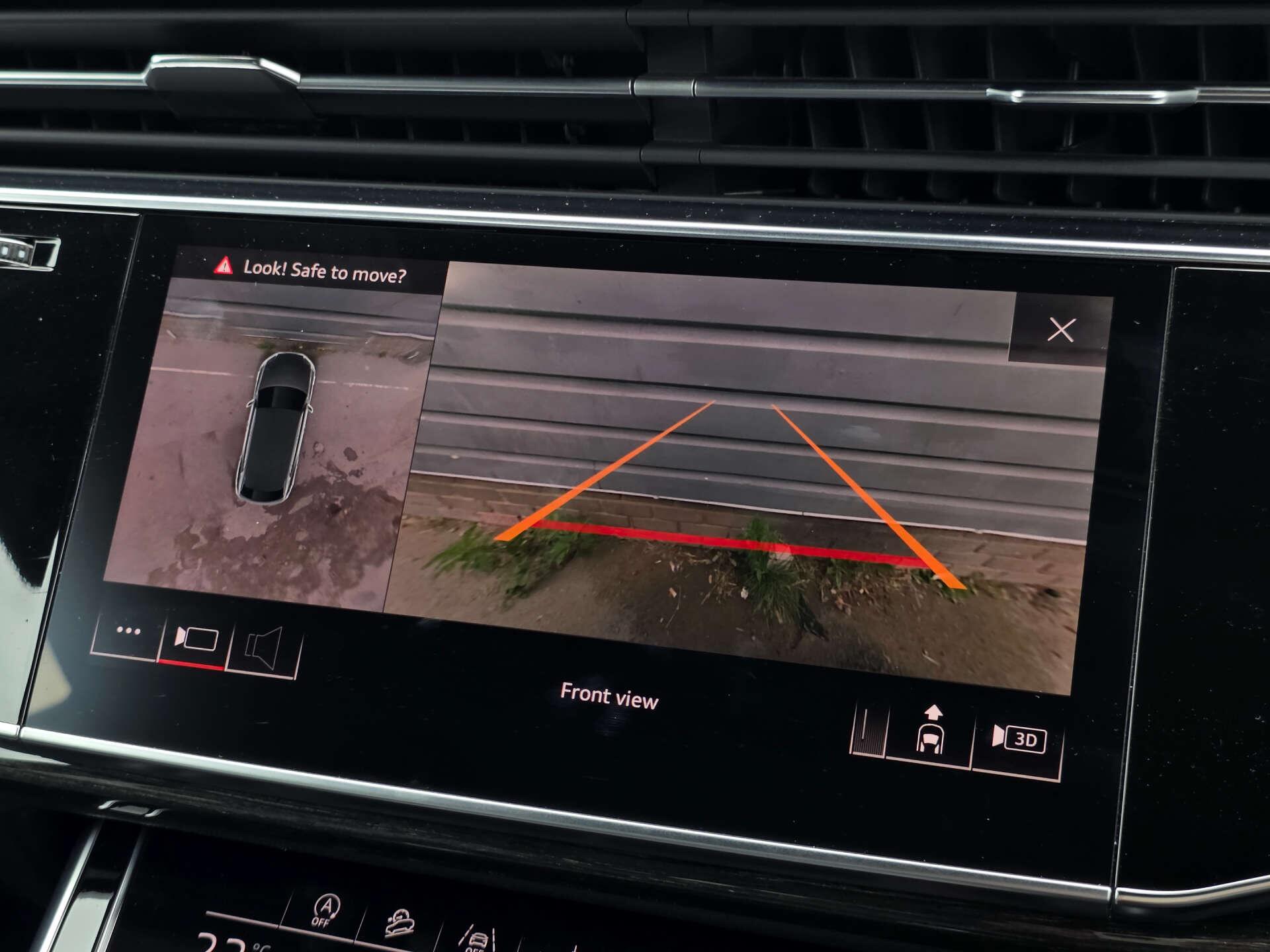 Audi Q8 view 33