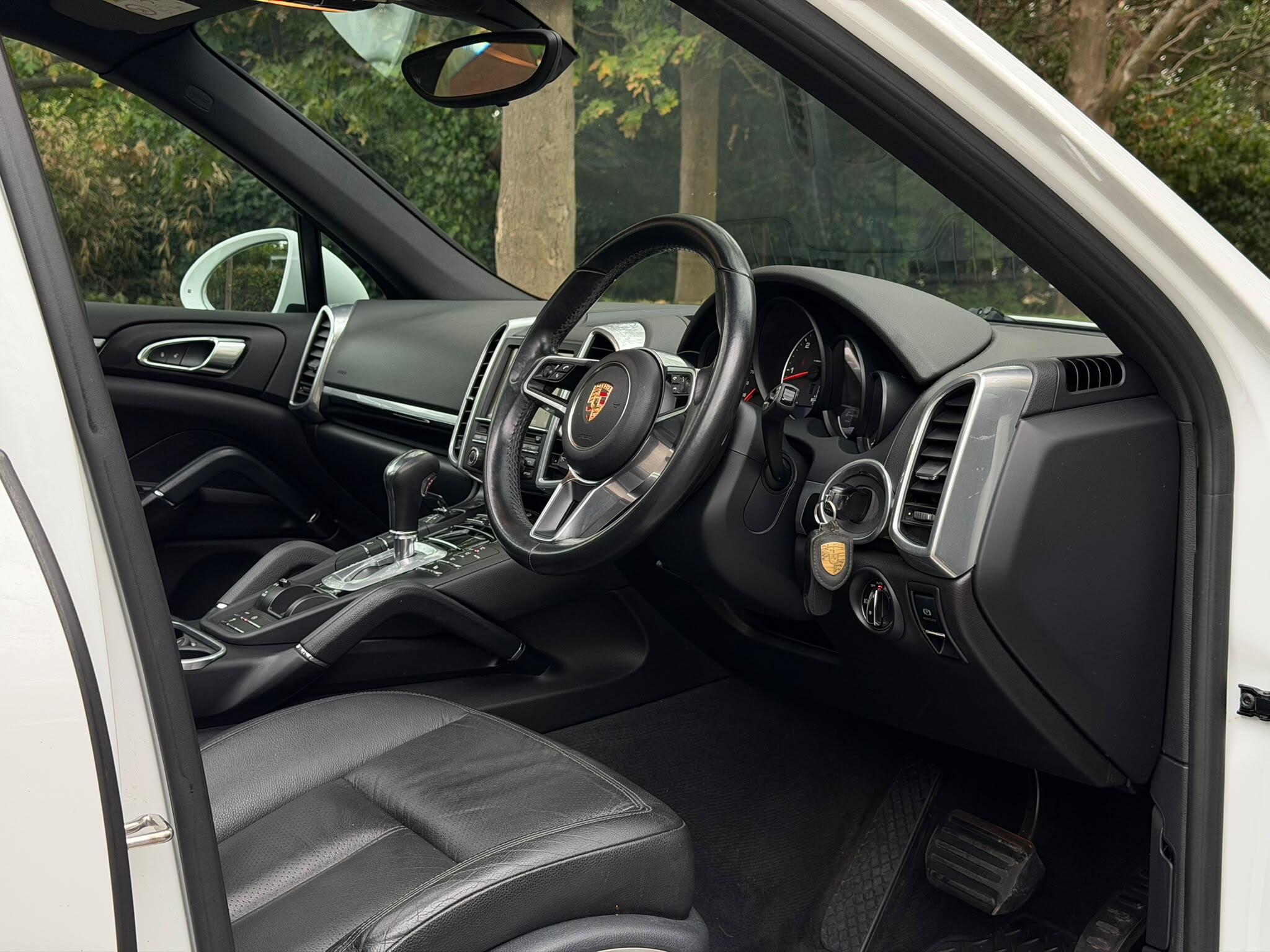 Porsche Cayenne view 9